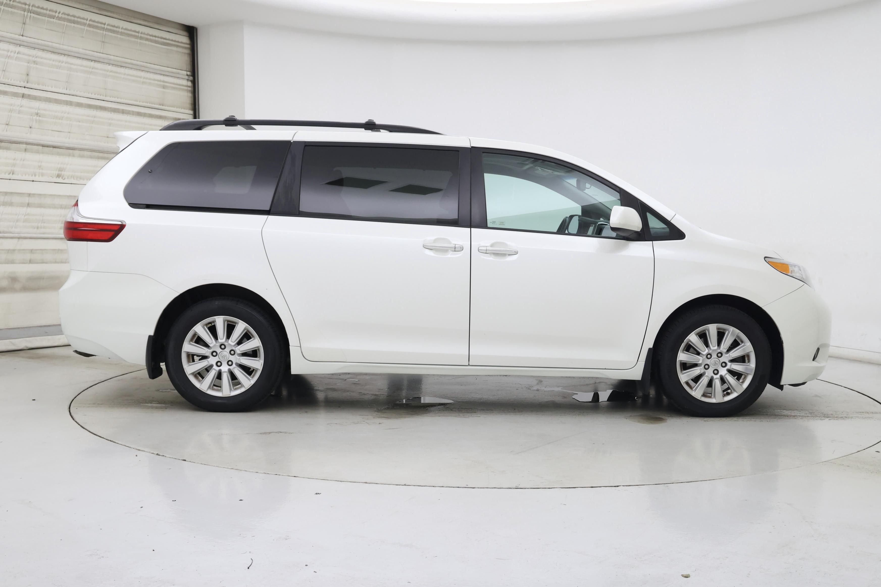Thumbnail: 2015 Toyota Sienna - 7