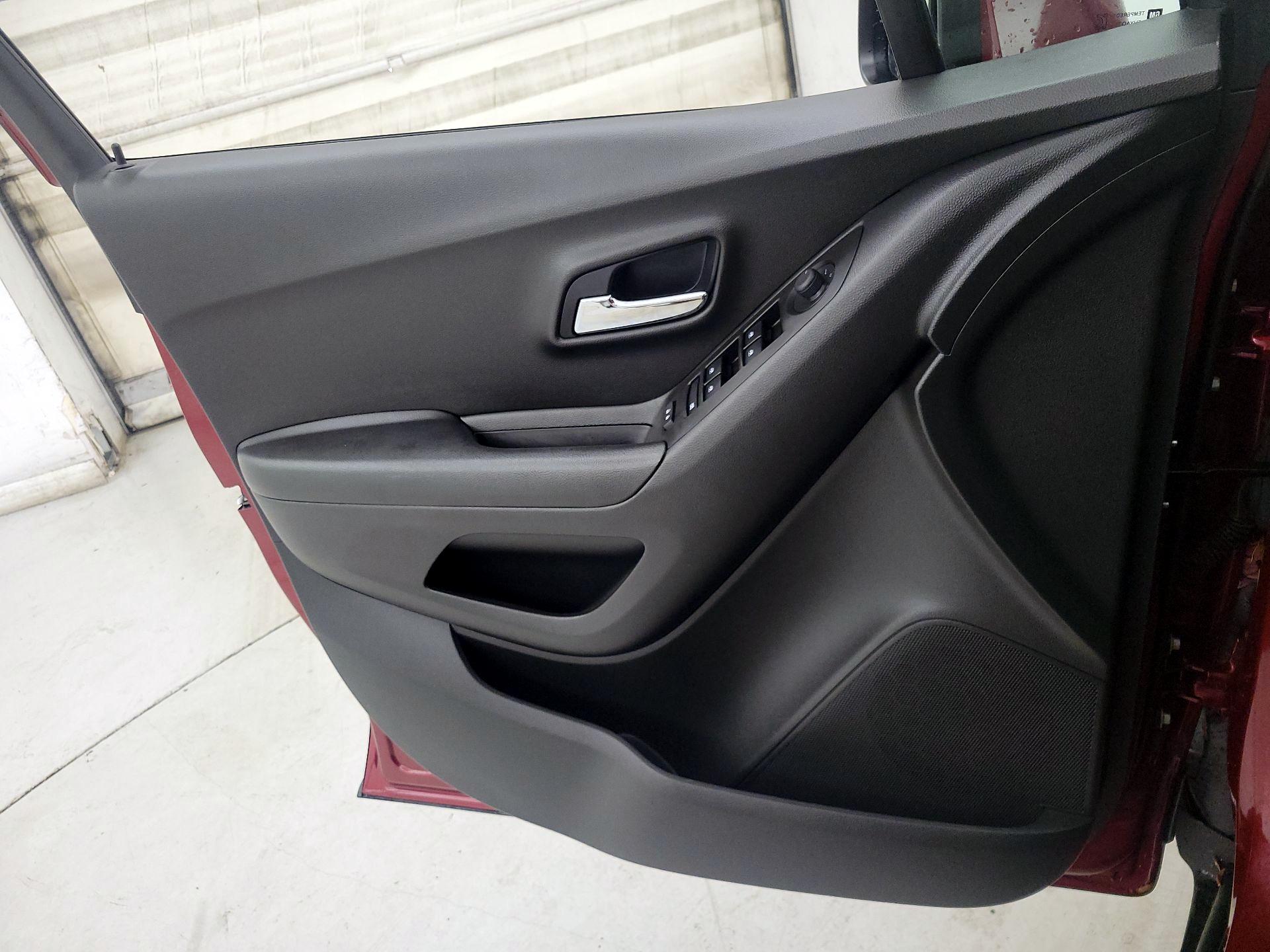 Thumbnail: 2021 Chevrolet Trax - 12