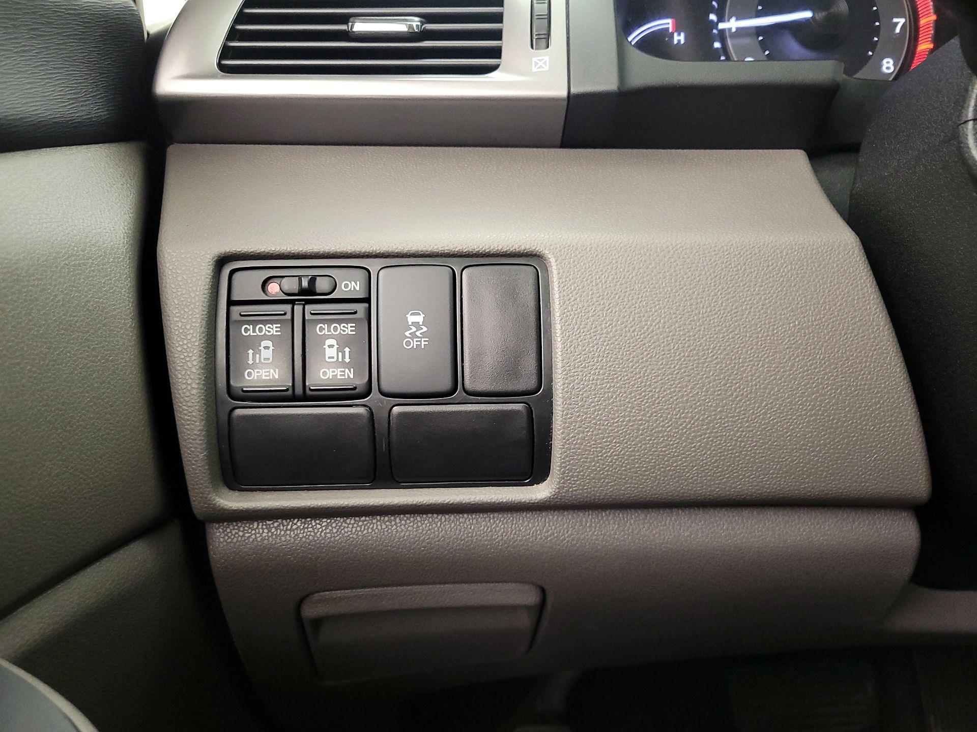 Thumbnail: 2016 Honda Odyssey - 13