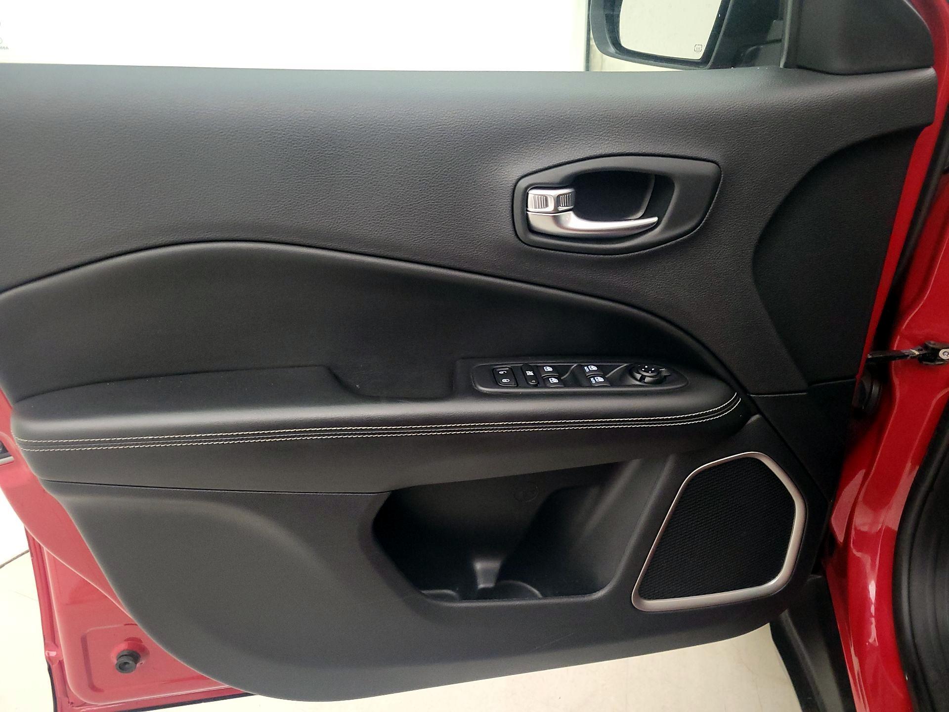 Thumbnail: 2021 Jeep Compass - 12