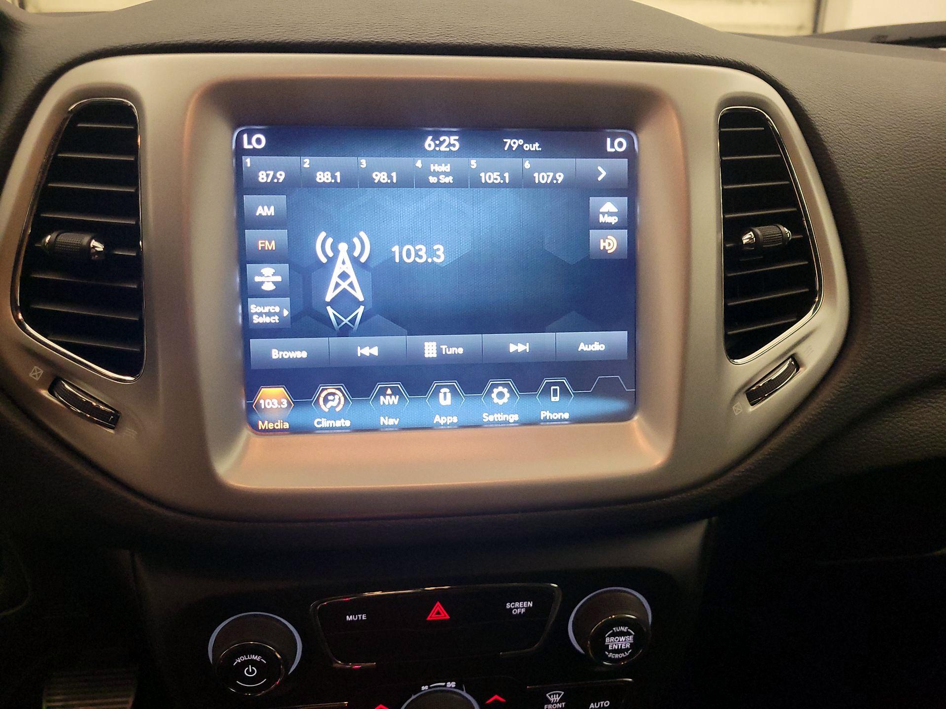 Thumbnail: 2021 Jeep Compass - 16