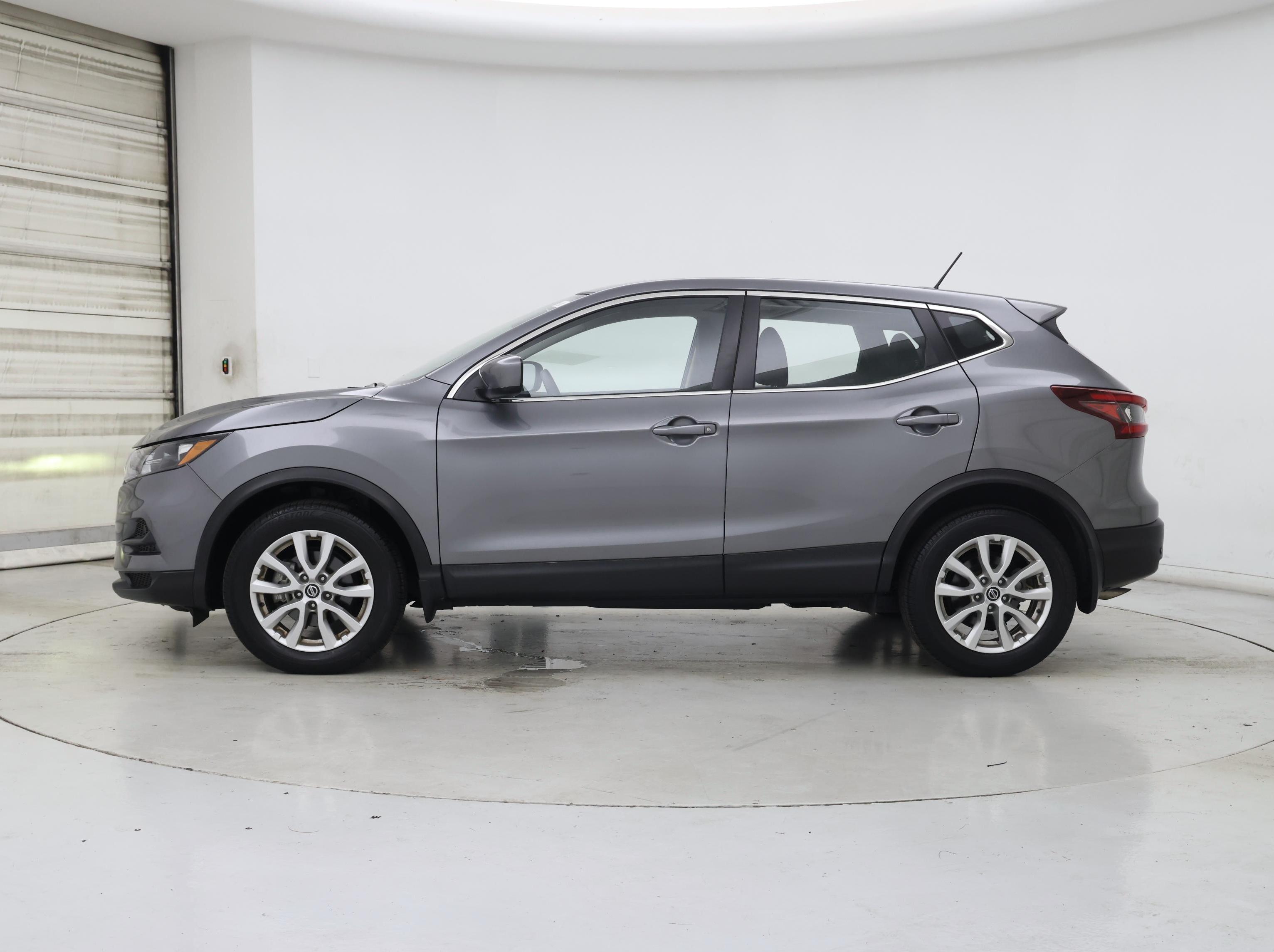 Thumbnail: 2021 Nissan Rogue Sport - 3