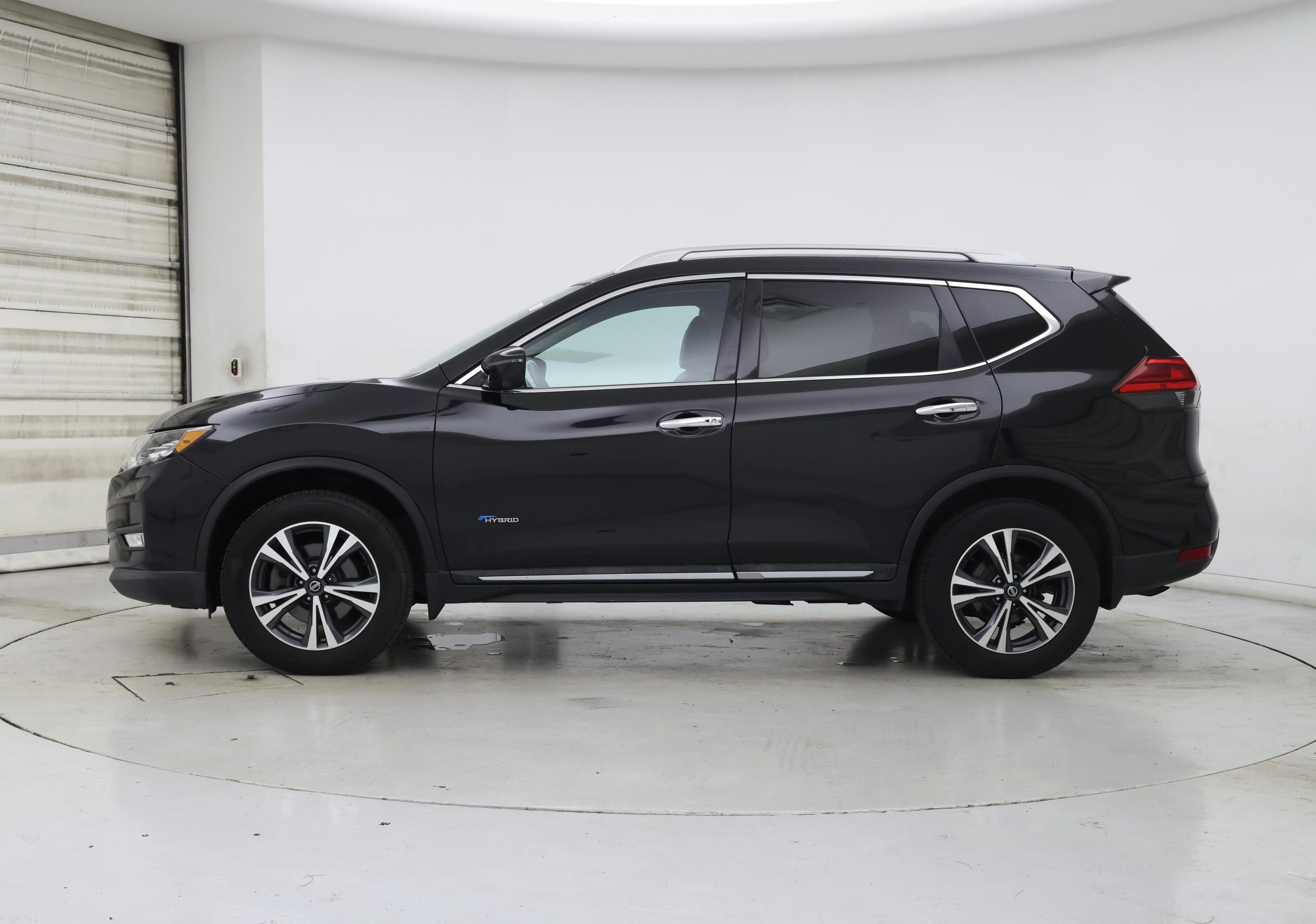 Thumbnail: 2017 Nissan Rogue - 3