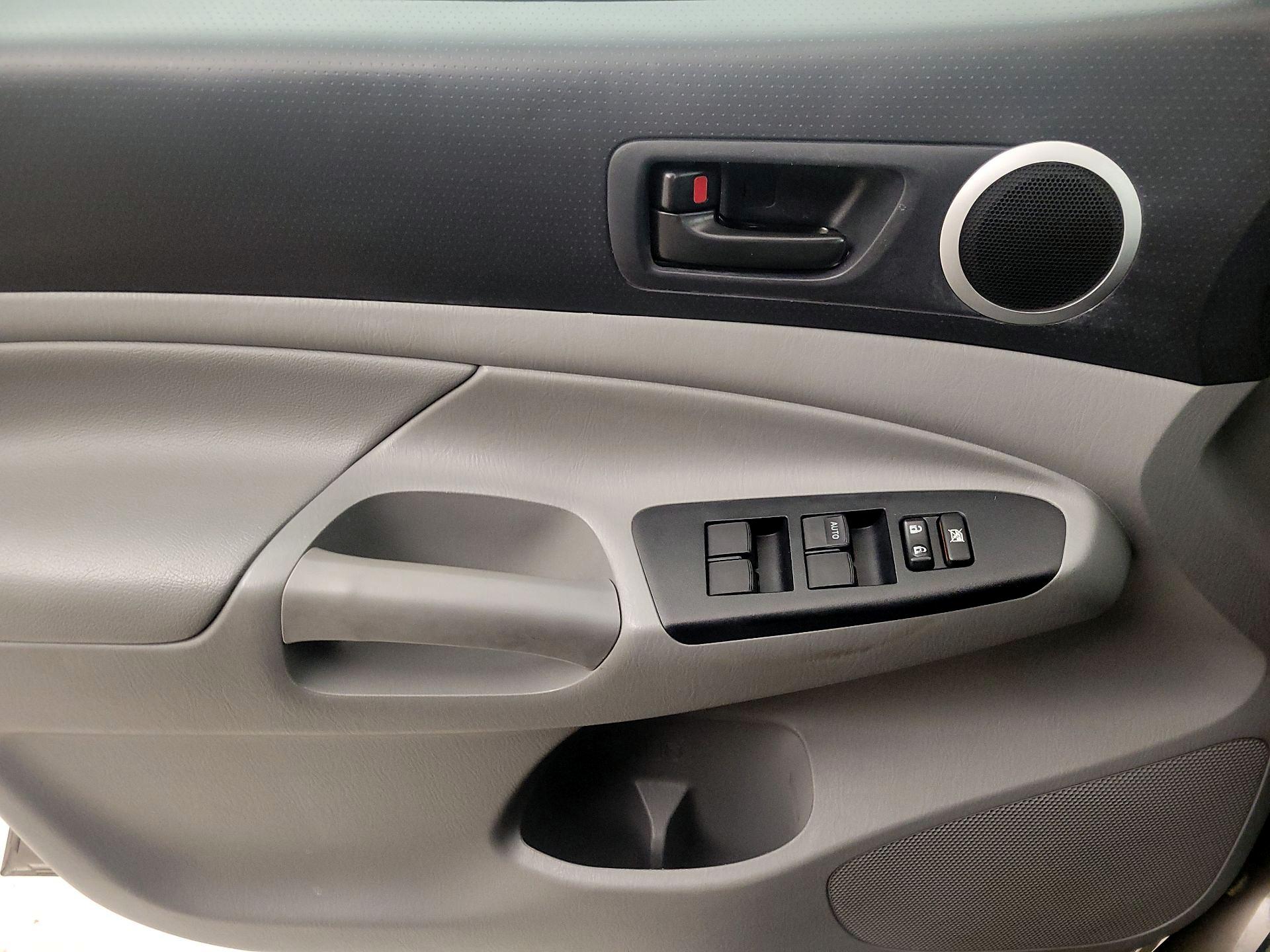 Thumbnail: 2014 Toyota Tacoma - 12