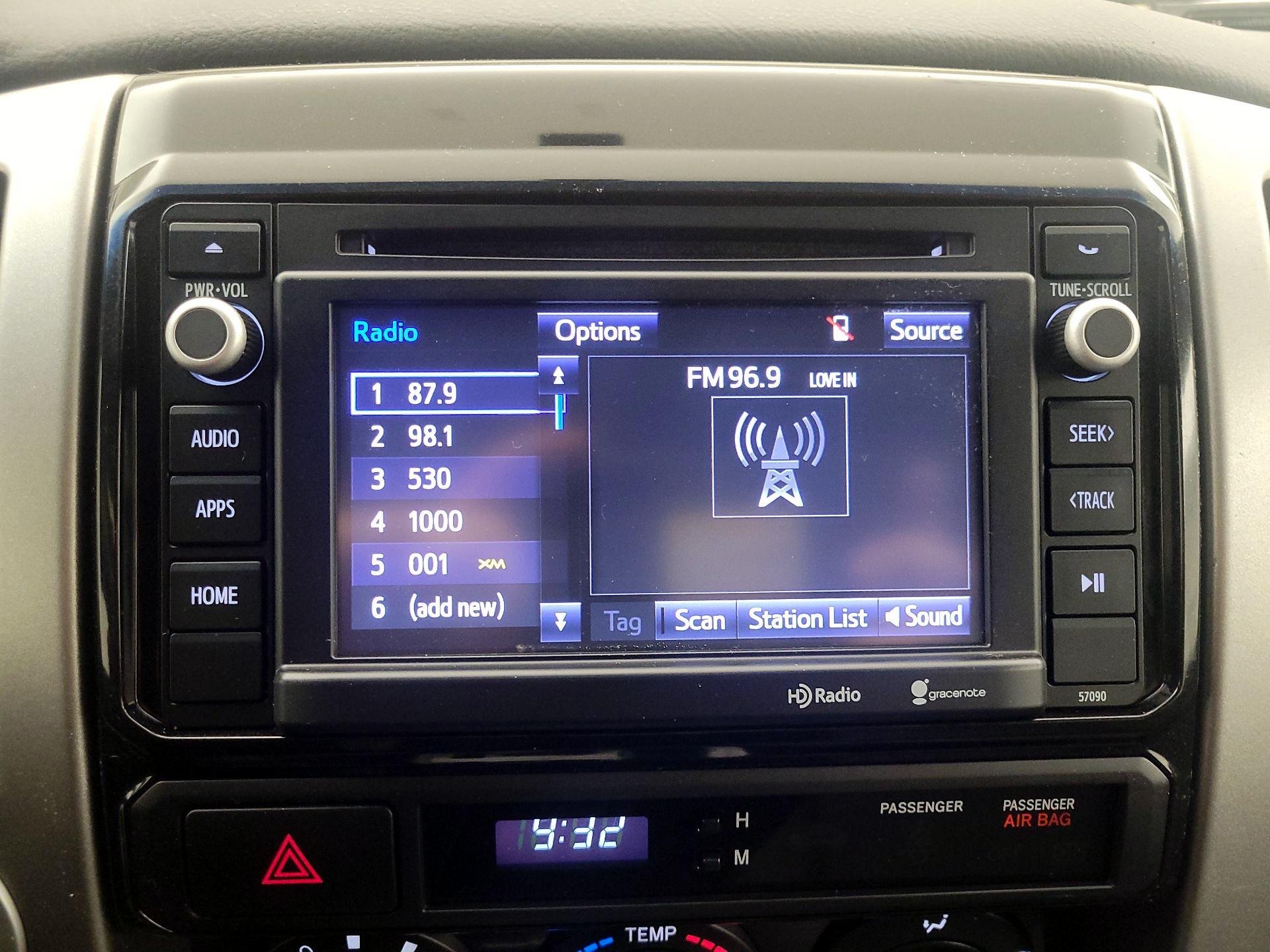 Thumbnail: 2014 Toyota Tacoma - 15