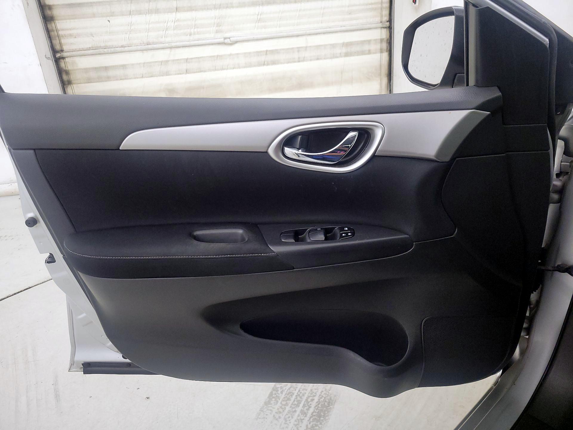Thumbnail: 2015 Nissan Sentra - 12