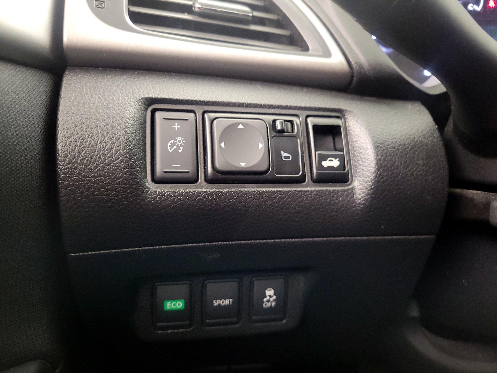 Thumbnail: 2015 Nissan Sentra - 13