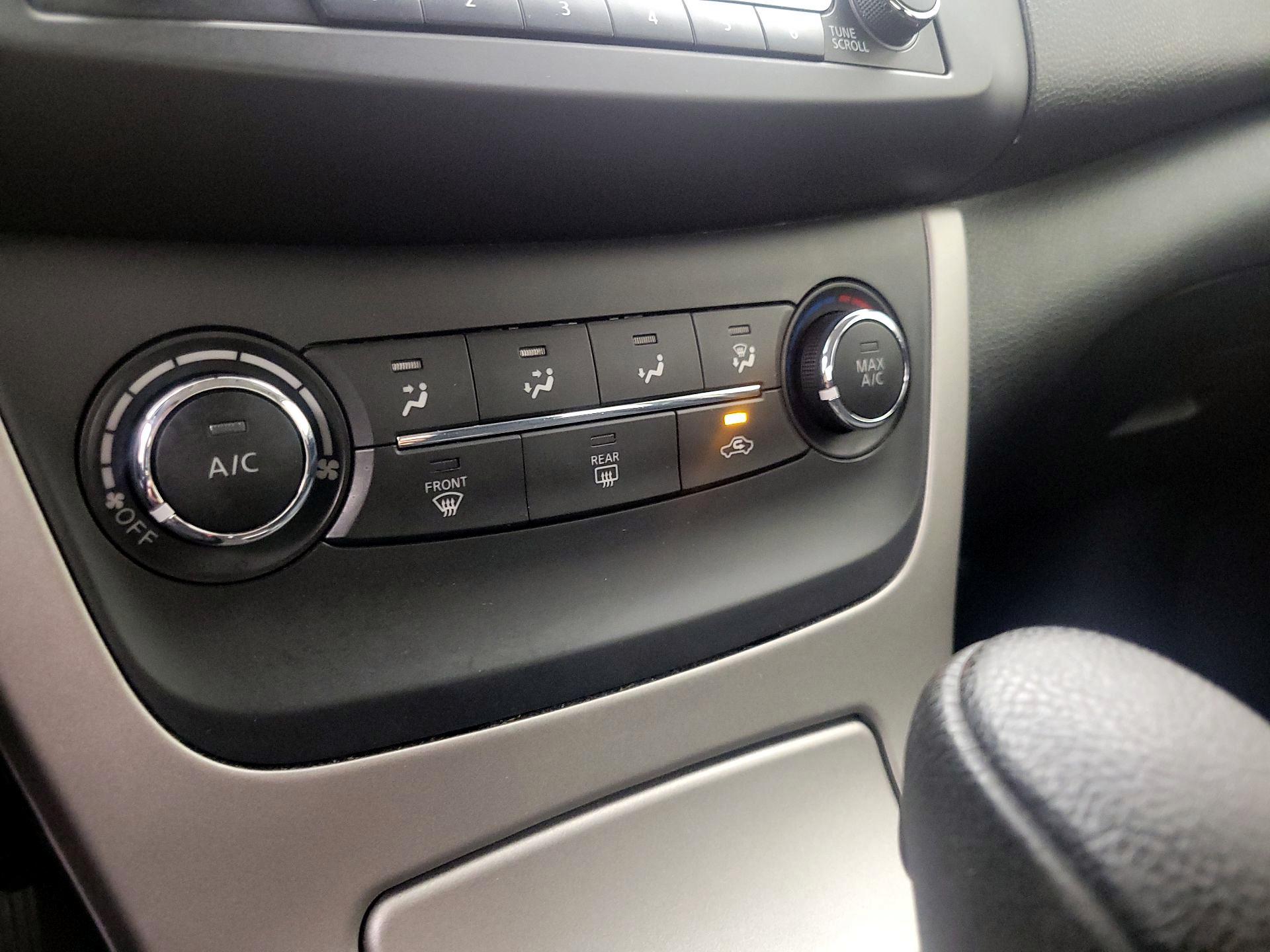 Thumbnail: 2015 Nissan Sentra - 16