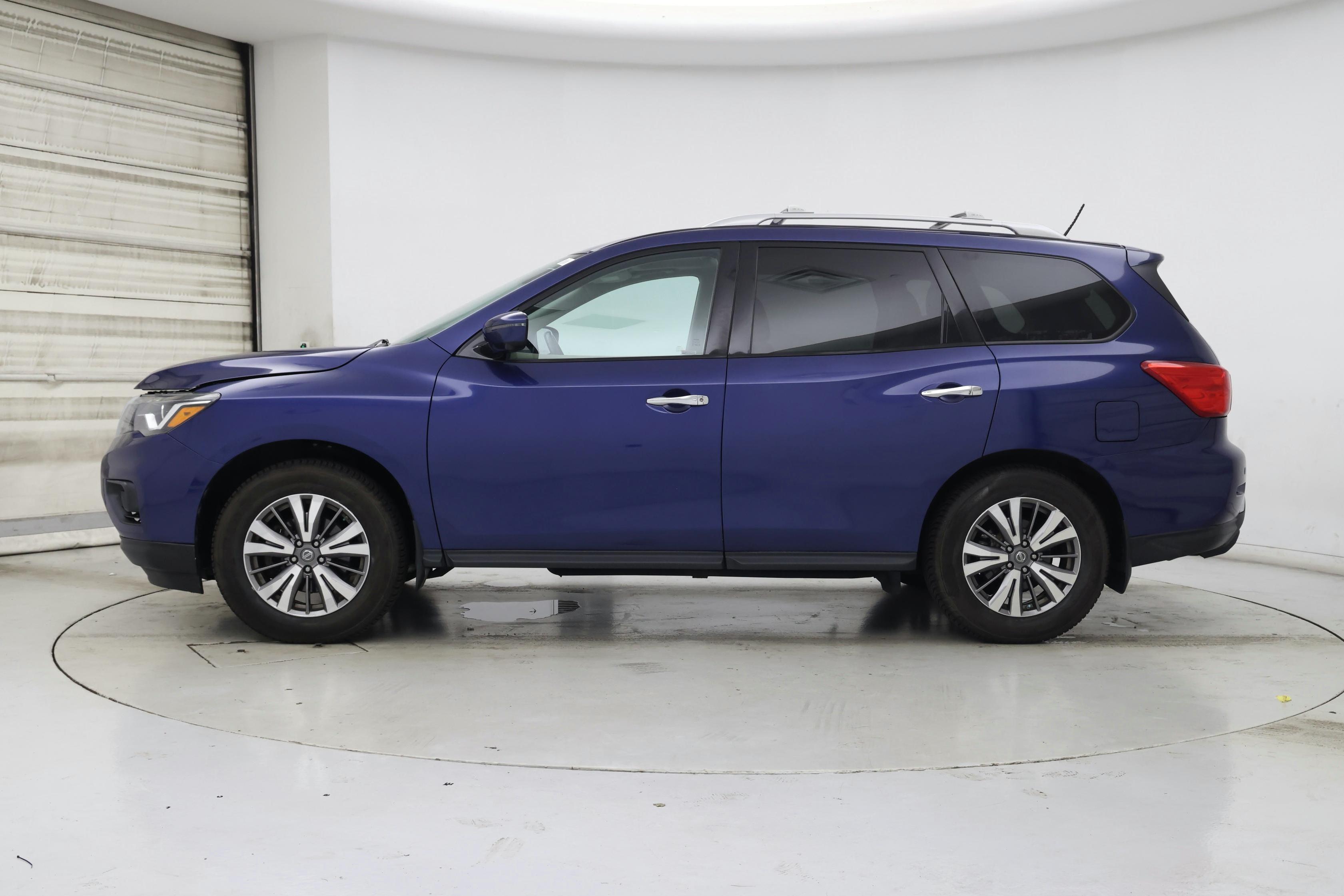 Thumbnail: 2017 Nissan Pathfinder - 3