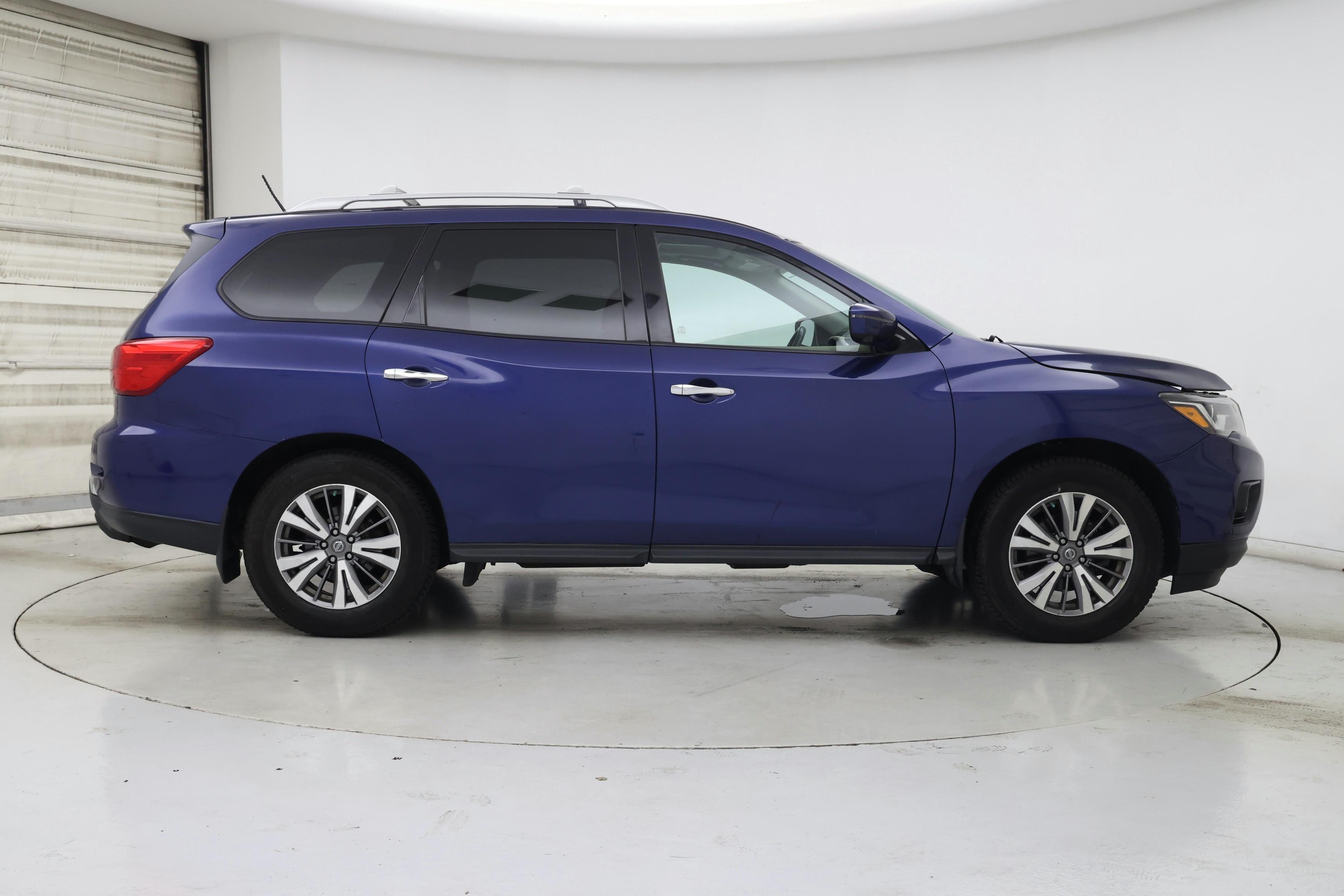 Thumbnail: 2017 Nissan Pathfinder - 7