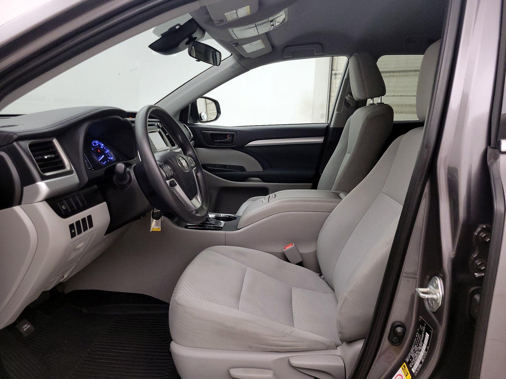 Thumbnail: 2019 Toyota Highlander - 11