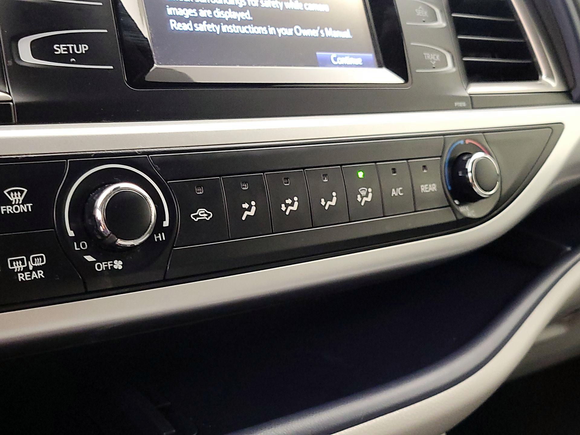 Thumbnail: 2019 Toyota Highlander - 16