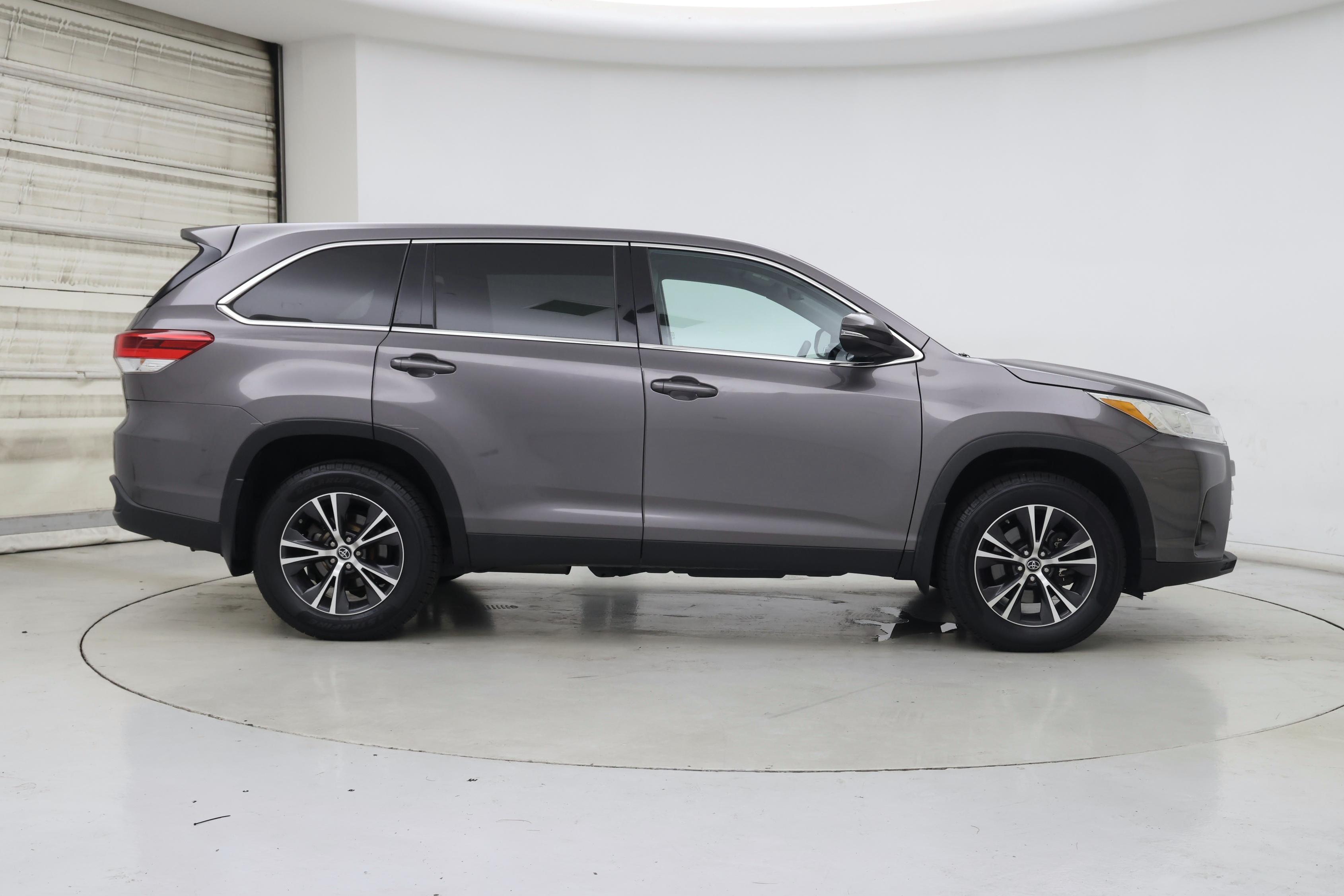 Thumbnail: 2019 Toyota Highlander - 7