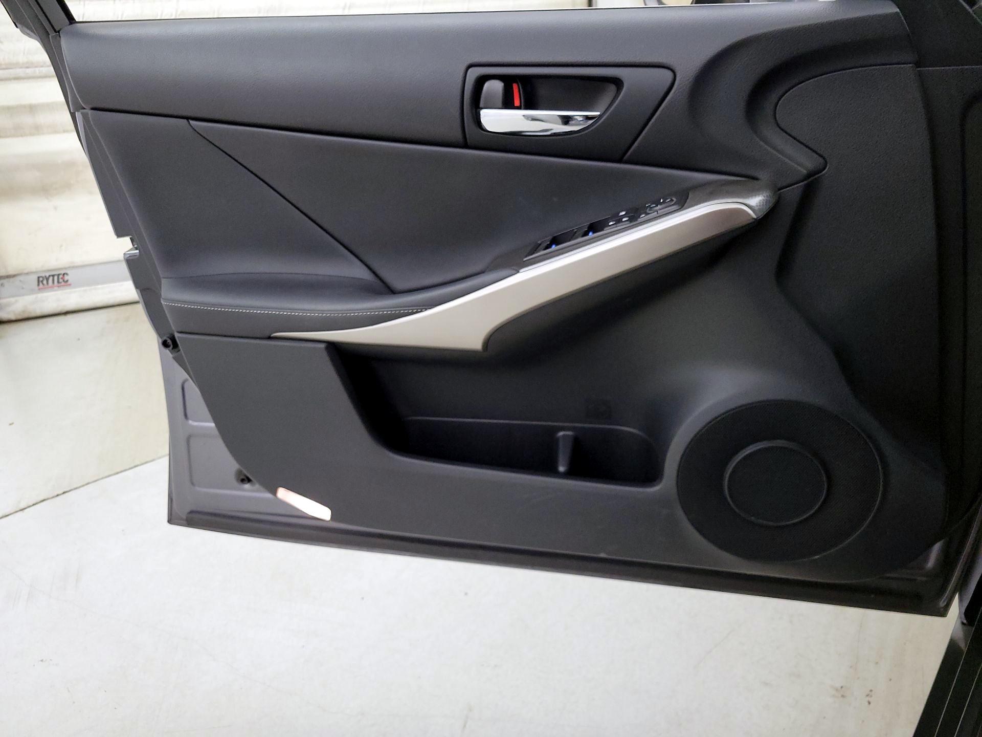 Thumbnail: 2016 Lexus IS - 12