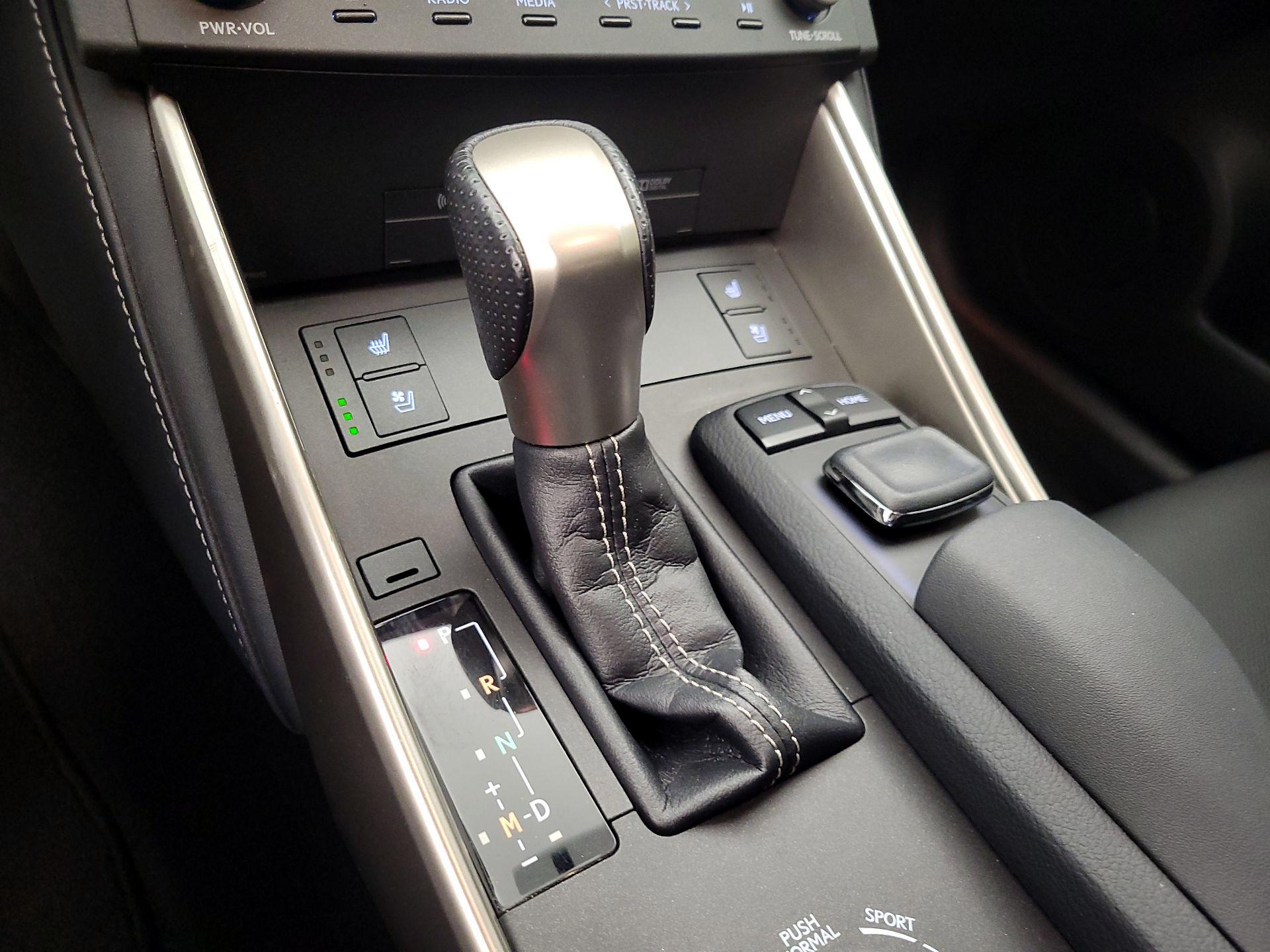 Thumbnail: 2016 Lexus IS - 17
