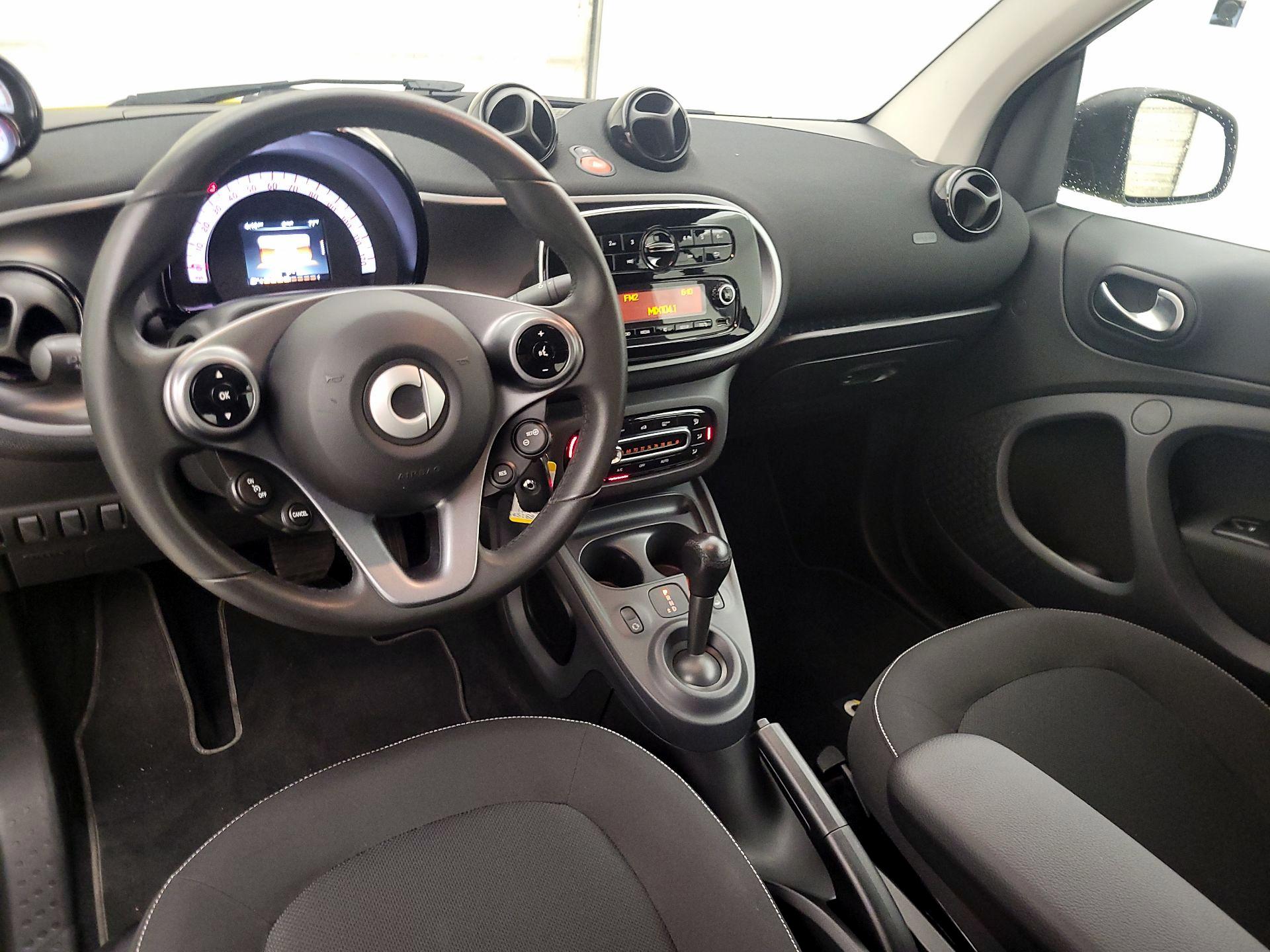 Thumbnail: 2017 smart fortwo - 9