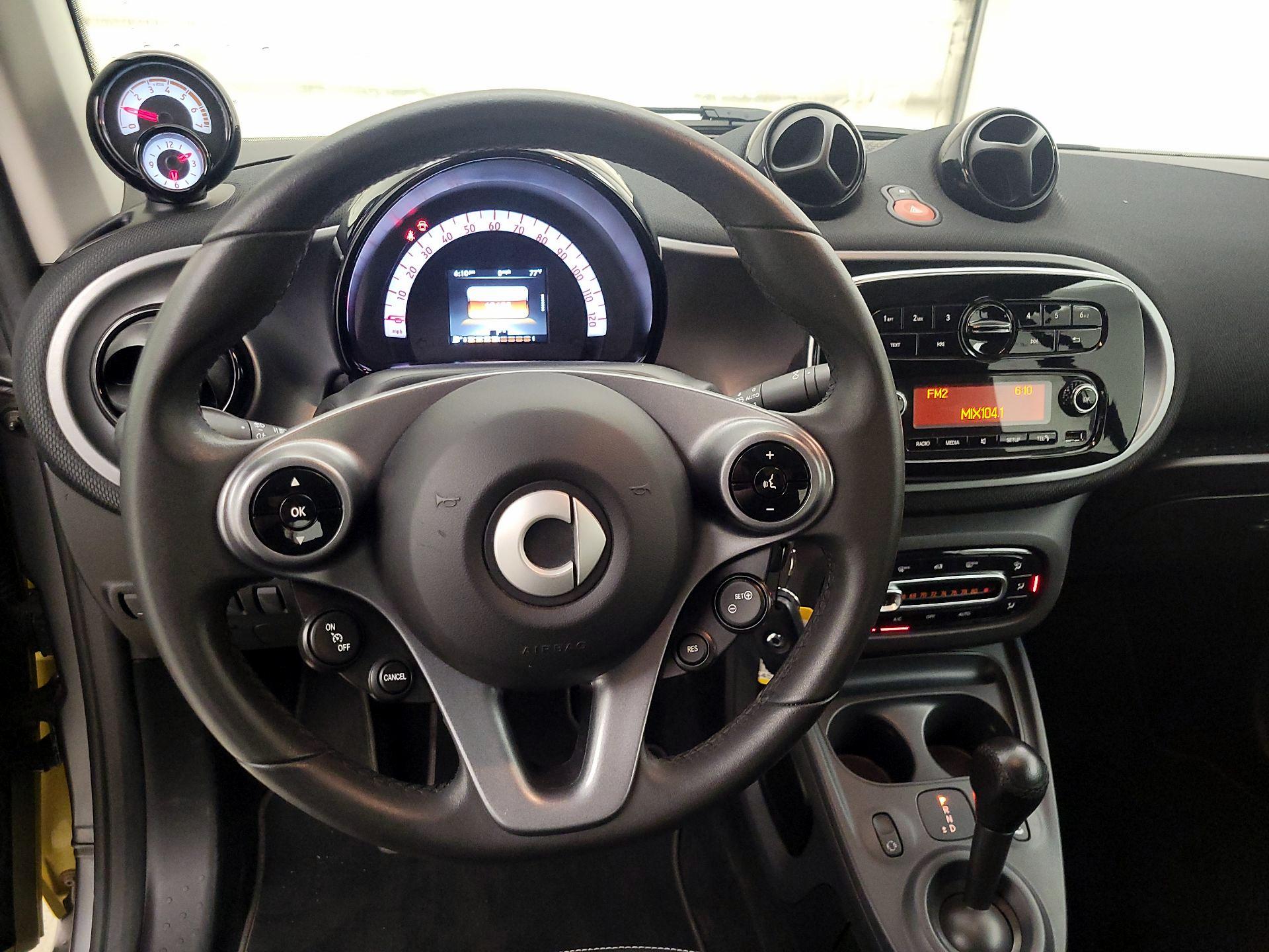 Thumbnail: 2017 smart fortwo - 10