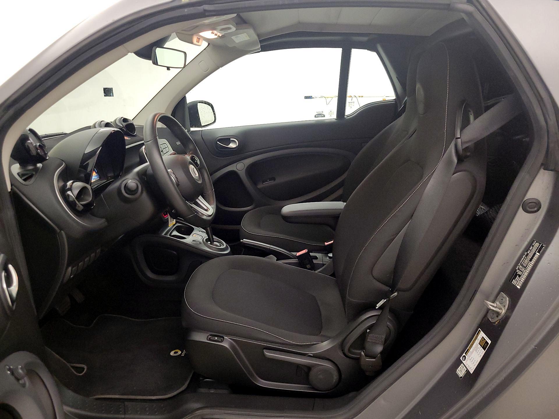 Thumbnail: 2017 smart fortwo - 11