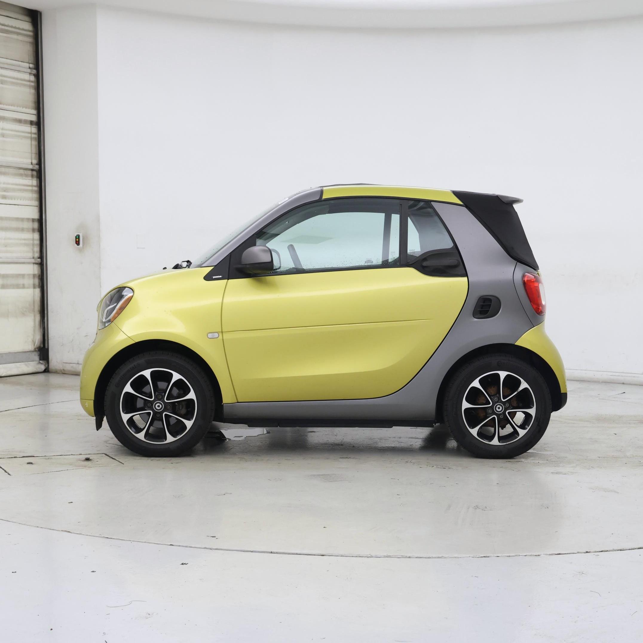 Thumbnail: 2017 smart fortwo - 3