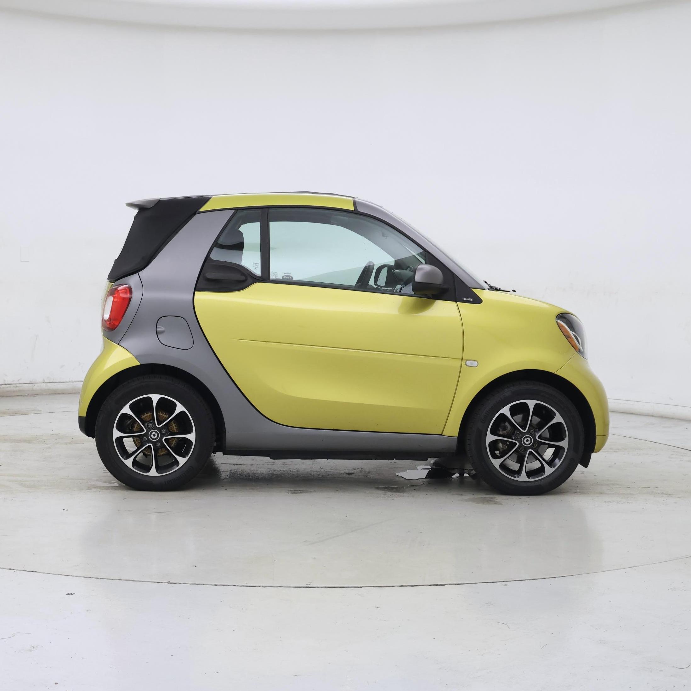 Thumbnail: 2017 smart fortwo - 7