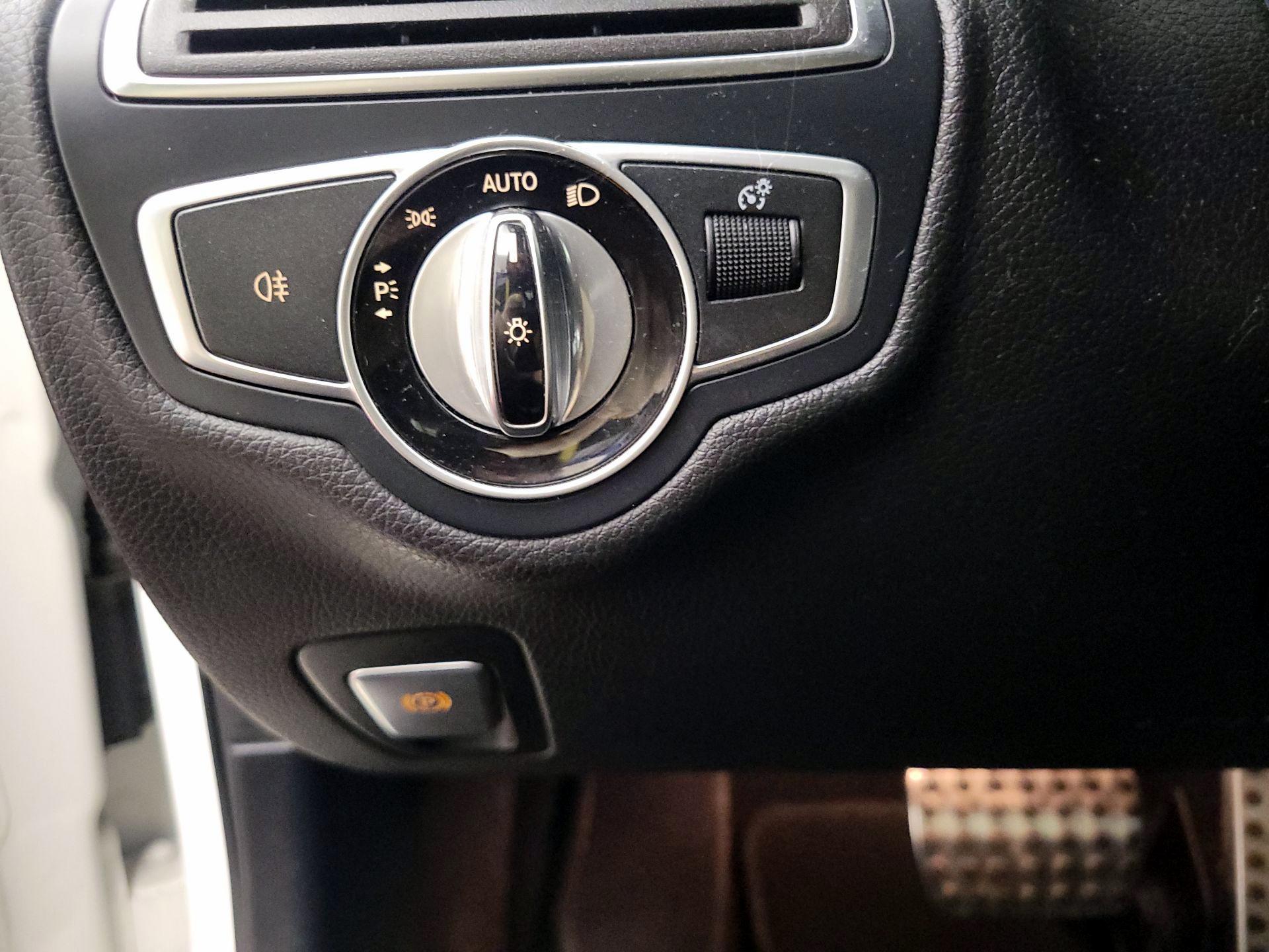 Thumbnail: 2016 Mercedes-Benz C-Class - 11