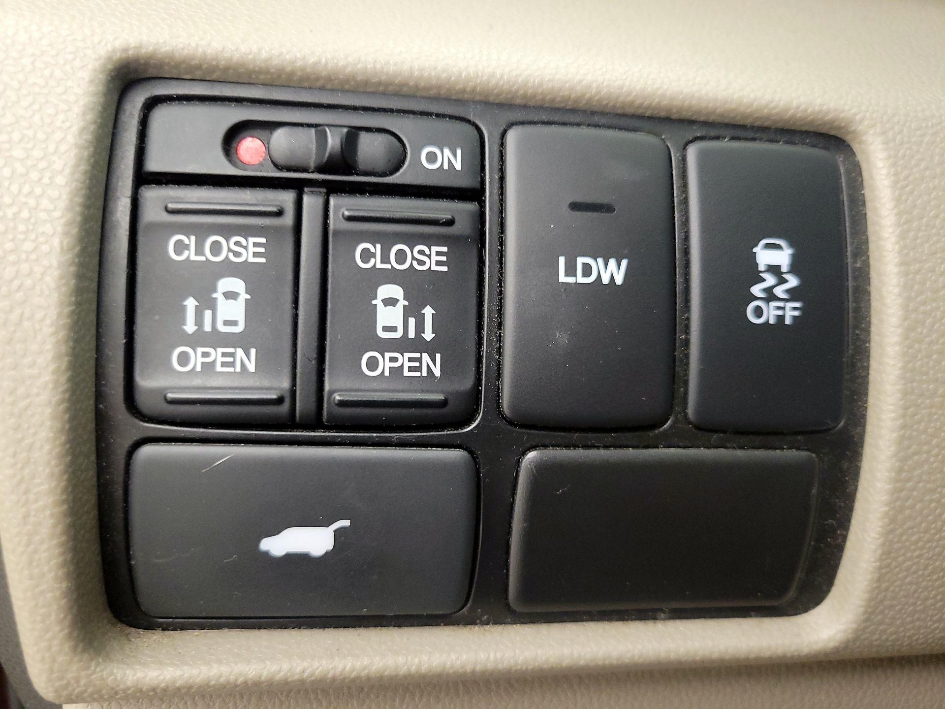 Thumbnail: 2017 Honda Odyssey - 13