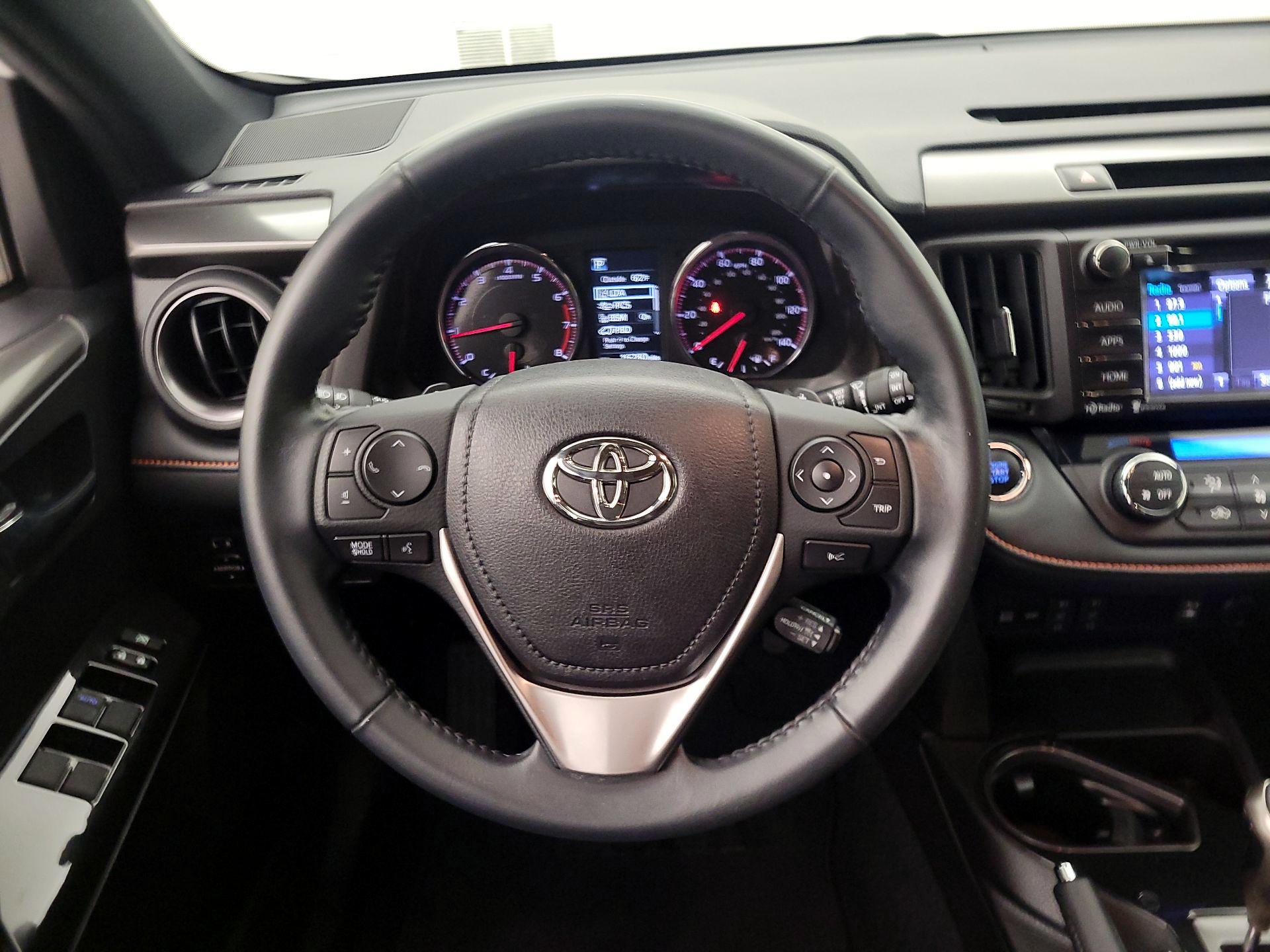 Thumbnail: 2018 Toyota RAV4 - 10