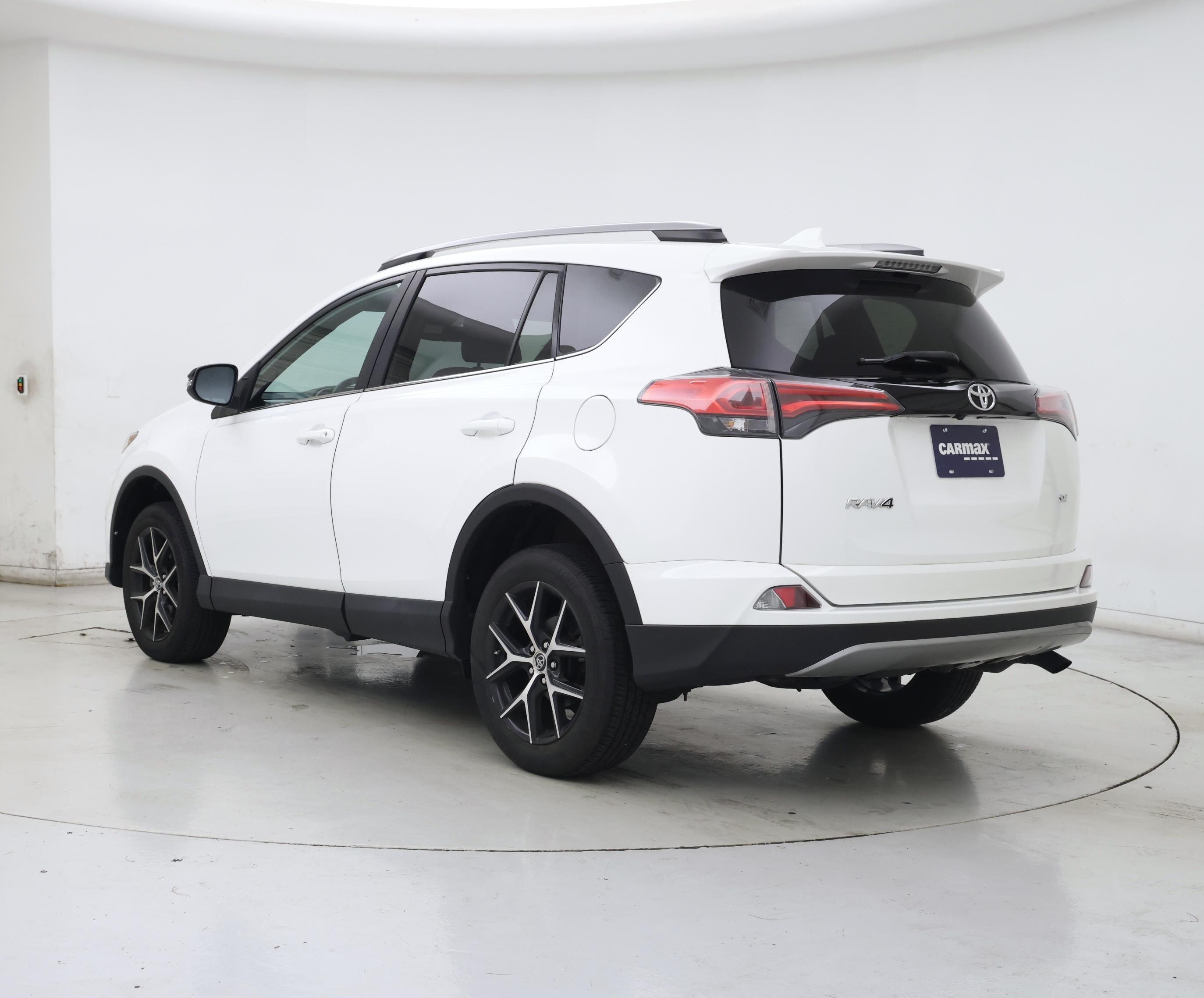 Thumbnail: 2018 Toyota RAV4 - 2