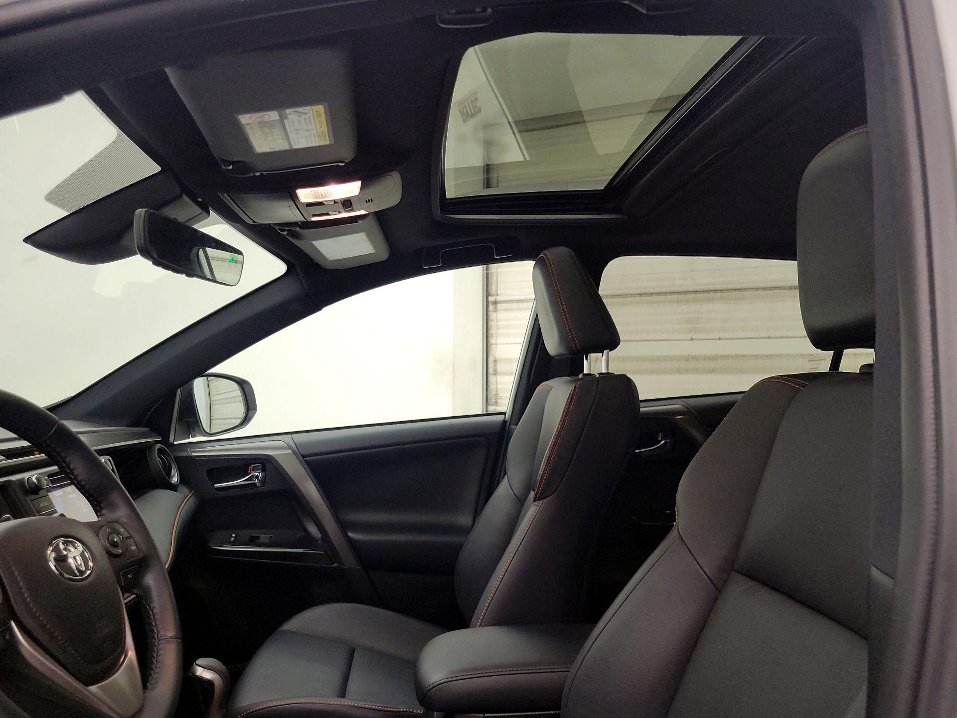 Thumbnail: 2018 Toyota RAV4 - 19