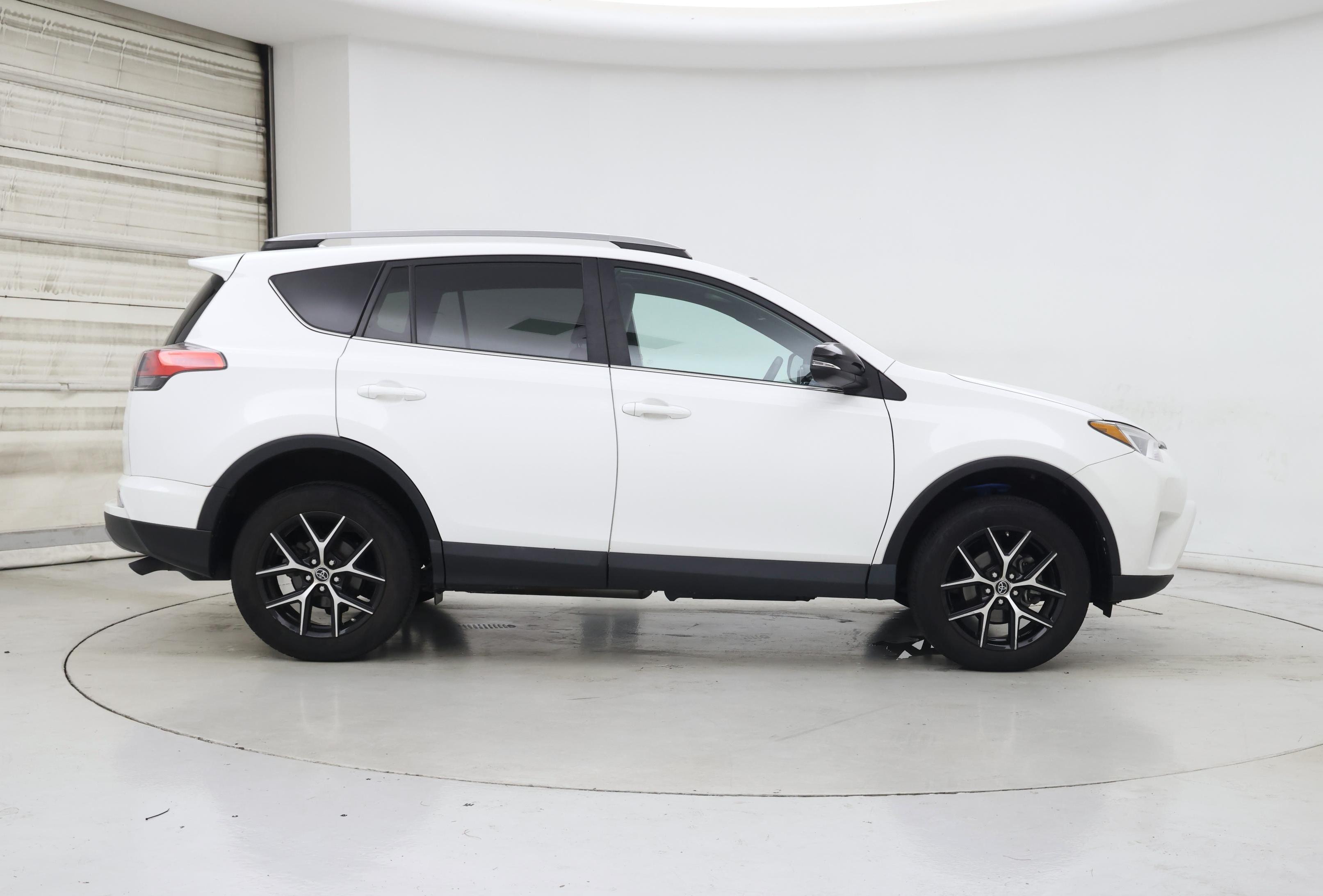Thumbnail: 2018 Toyota RAV4 - 7