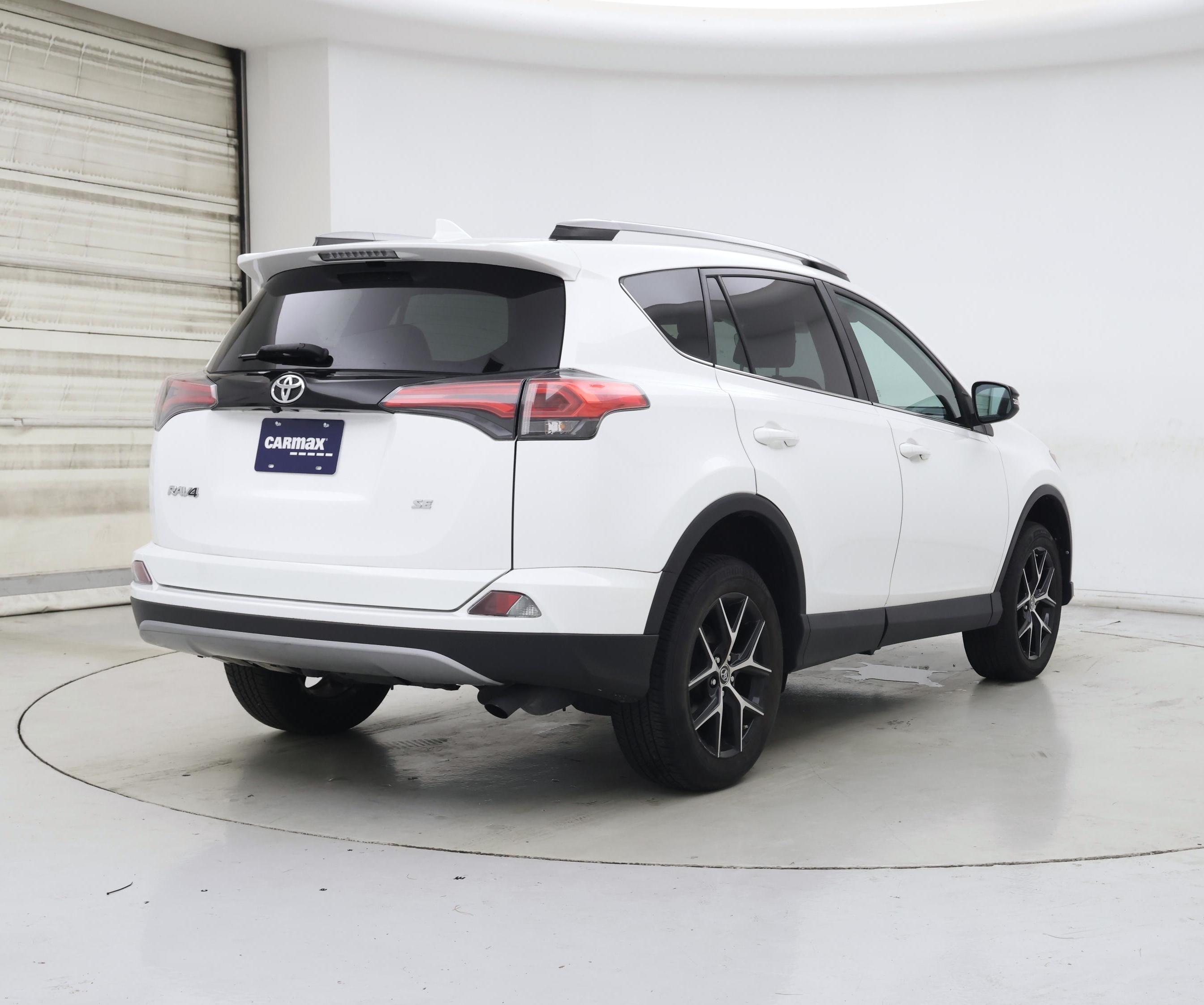 Thumbnail: 2018 Toyota RAV4 - 8