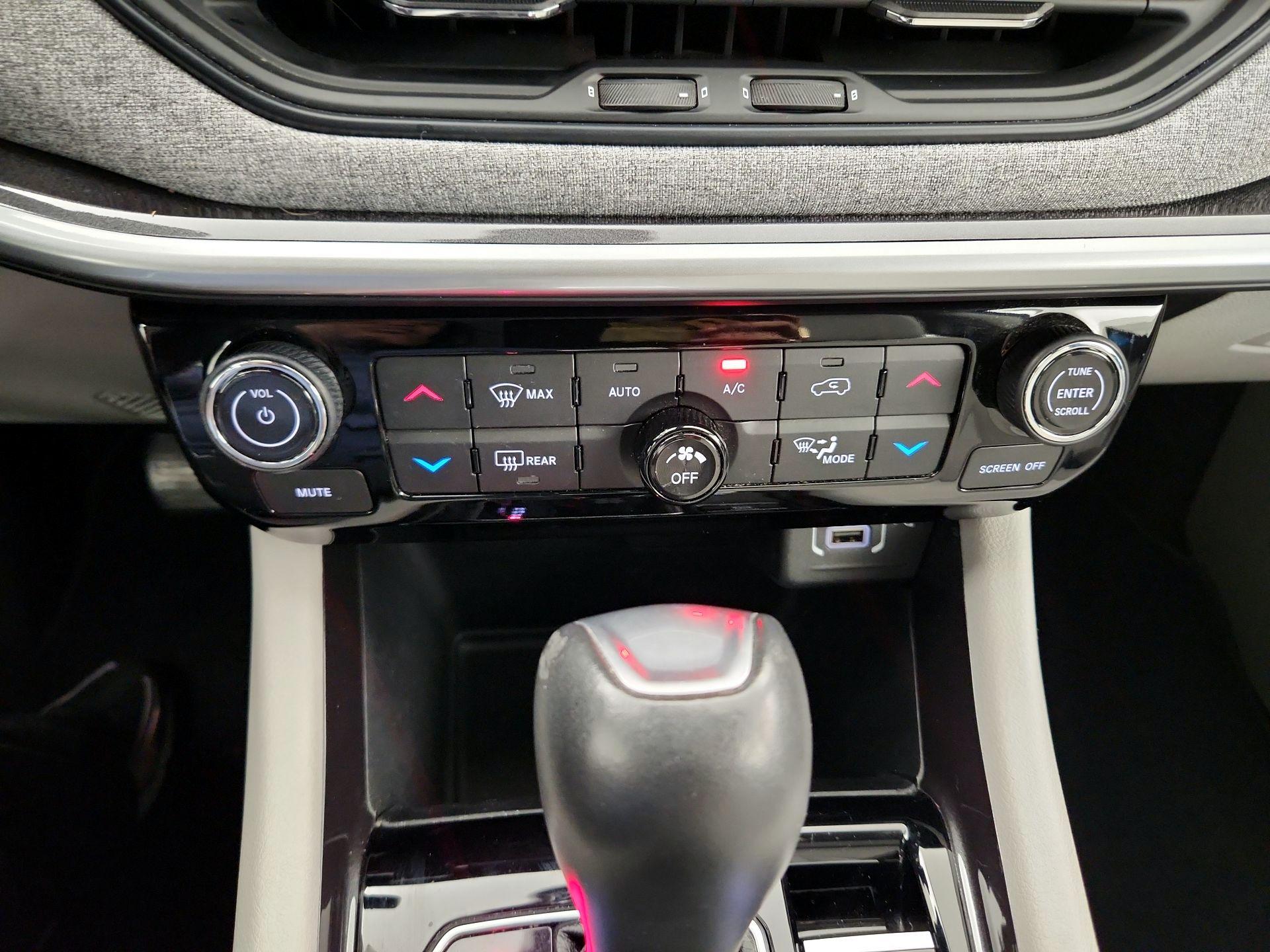 Thumbnail: 2022 Jeep Compass - 16