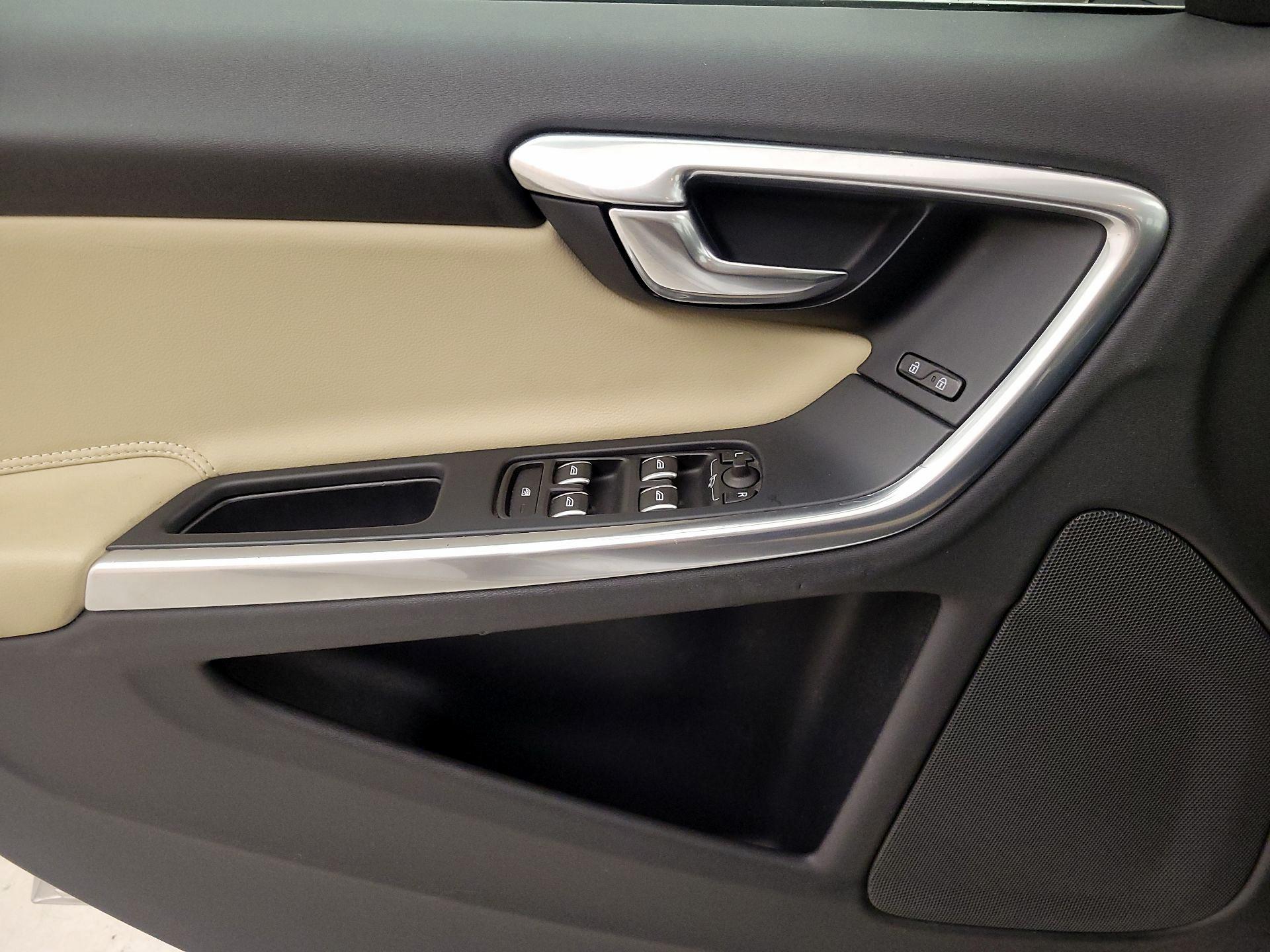 Thumbnail: 2018 Volvo S60 - 12