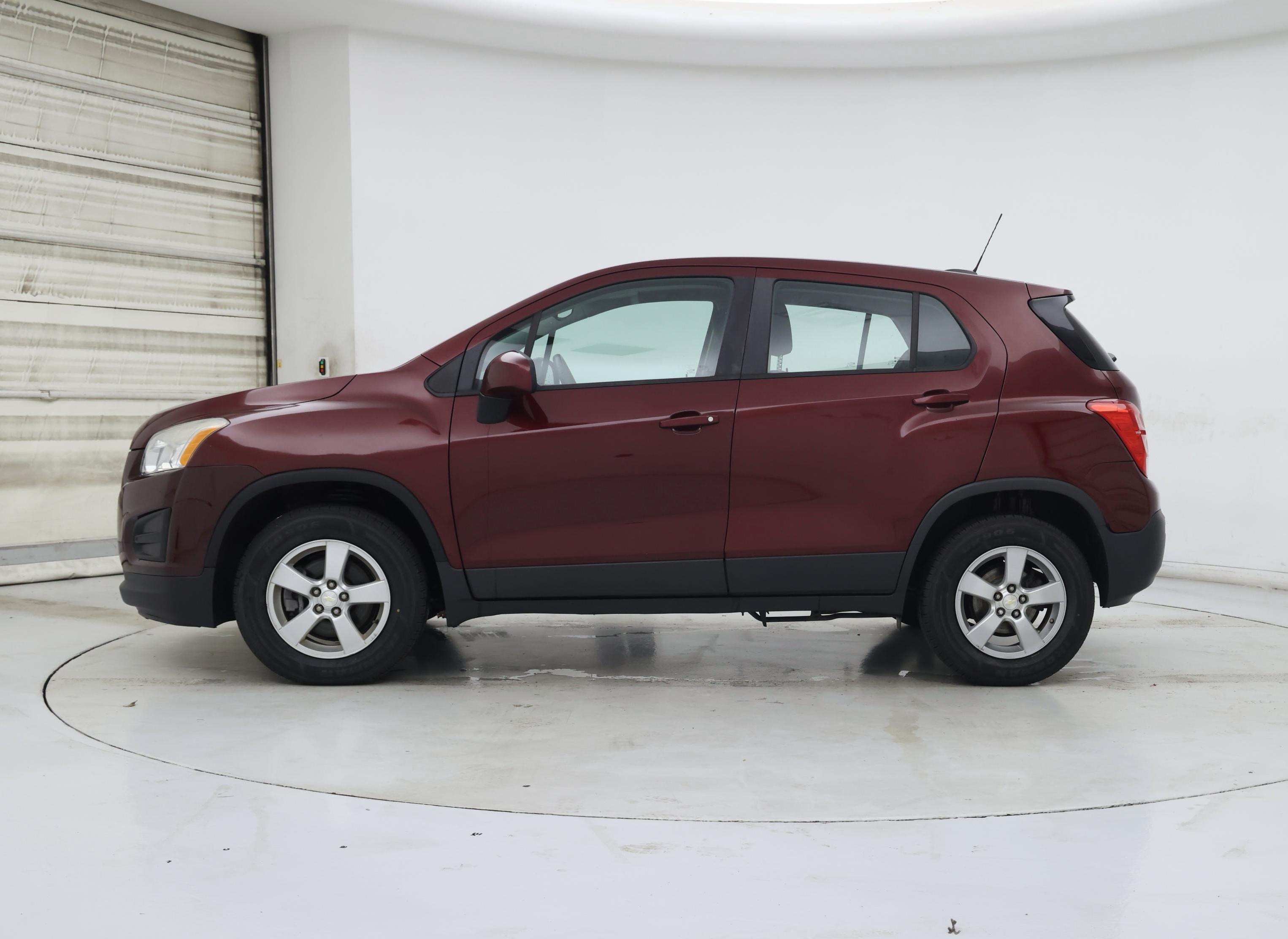 Thumbnail: 2016 Chevrolet Trax - 3