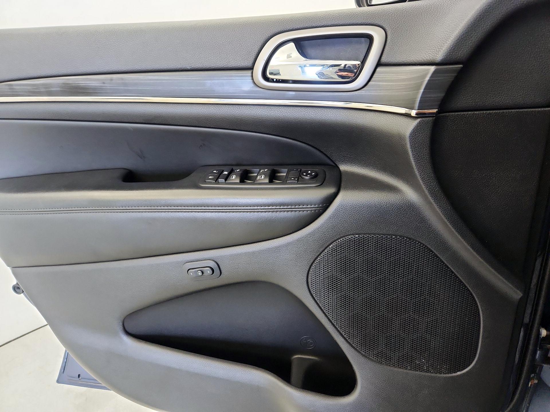 Thumbnail: 2020 Jeep Grand Cherokee - 12