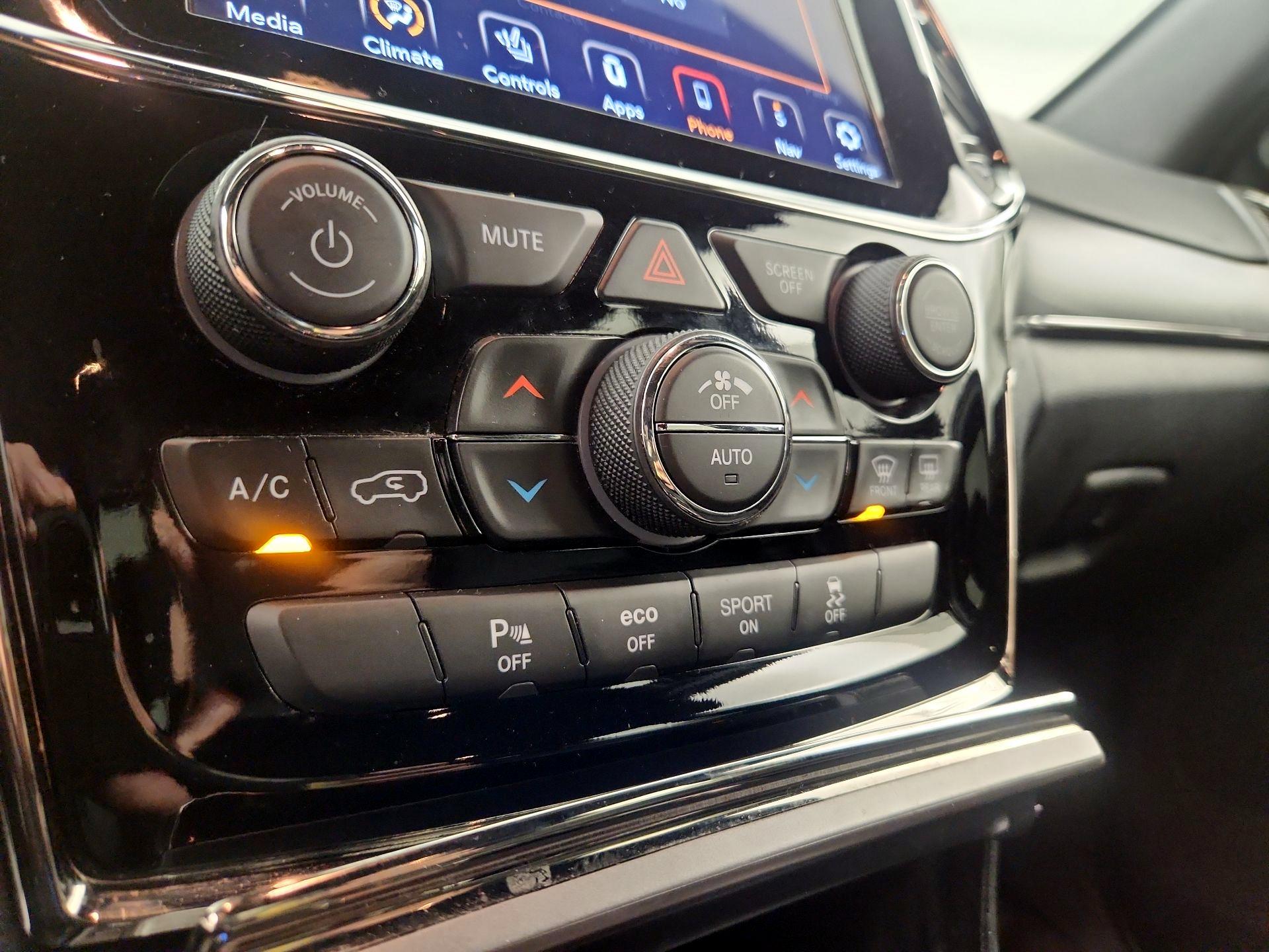 Thumbnail: 2020 Jeep Grand Cherokee - 17