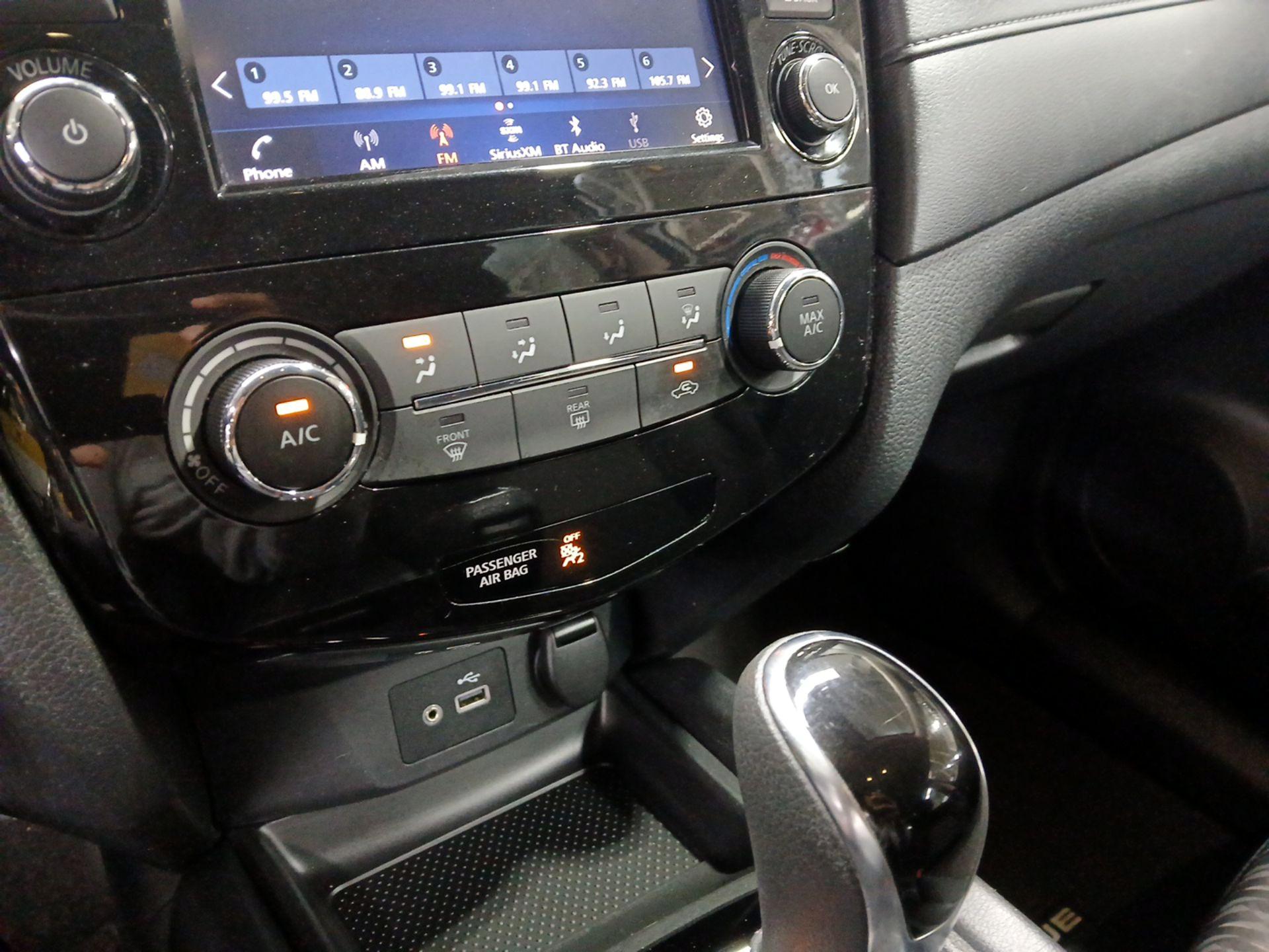 Thumbnail: 2019 Nissan Rogue - 16