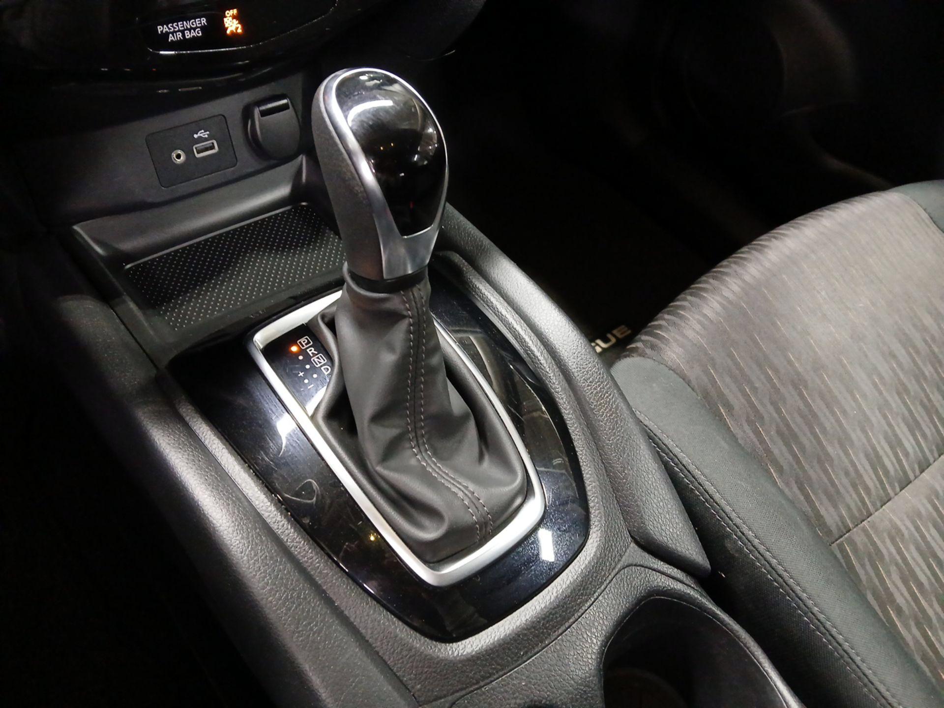 Thumbnail: 2019 Nissan Rogue - 17