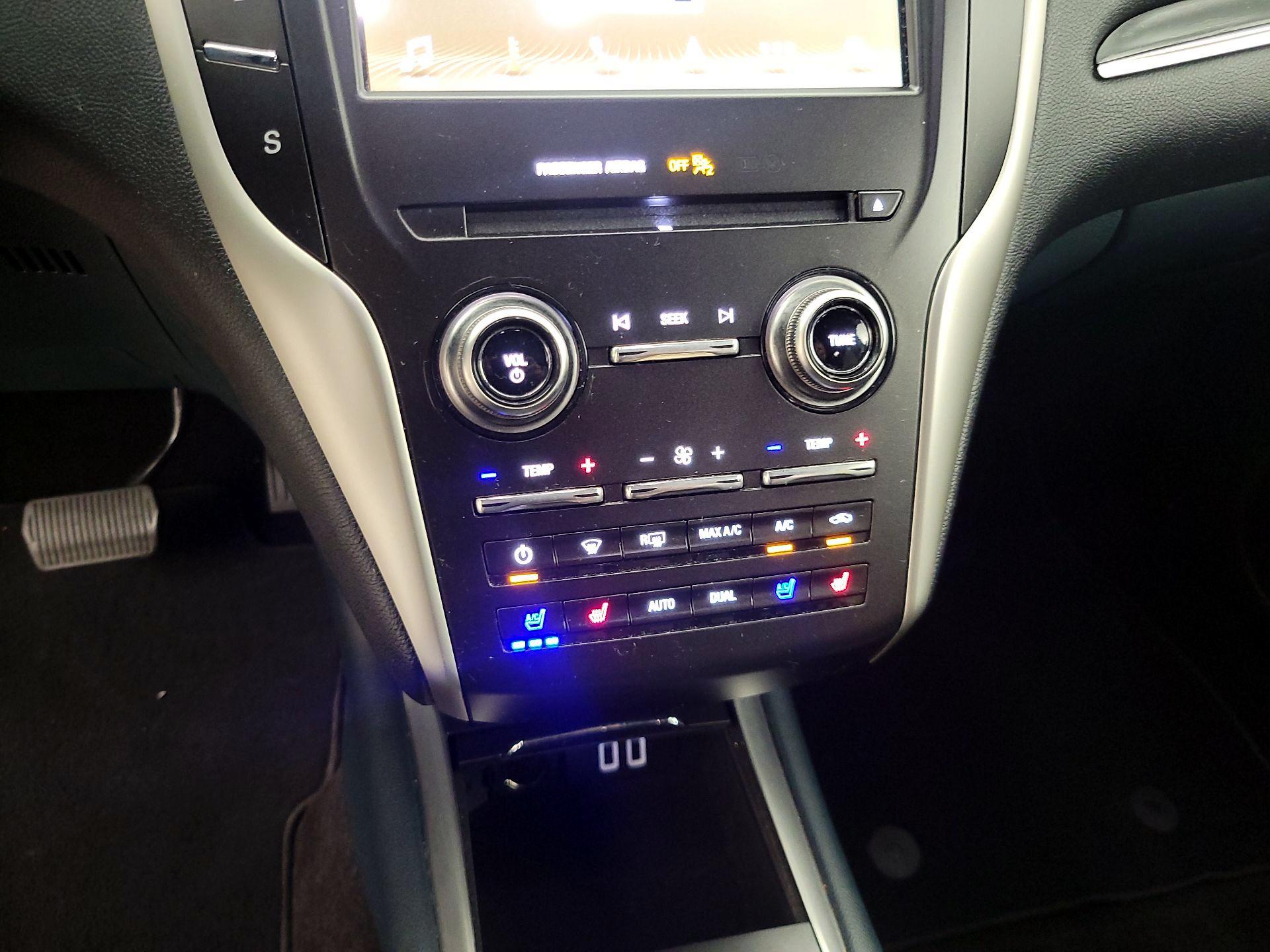 Thumbnail: 2019 Lincoln MKC - 17