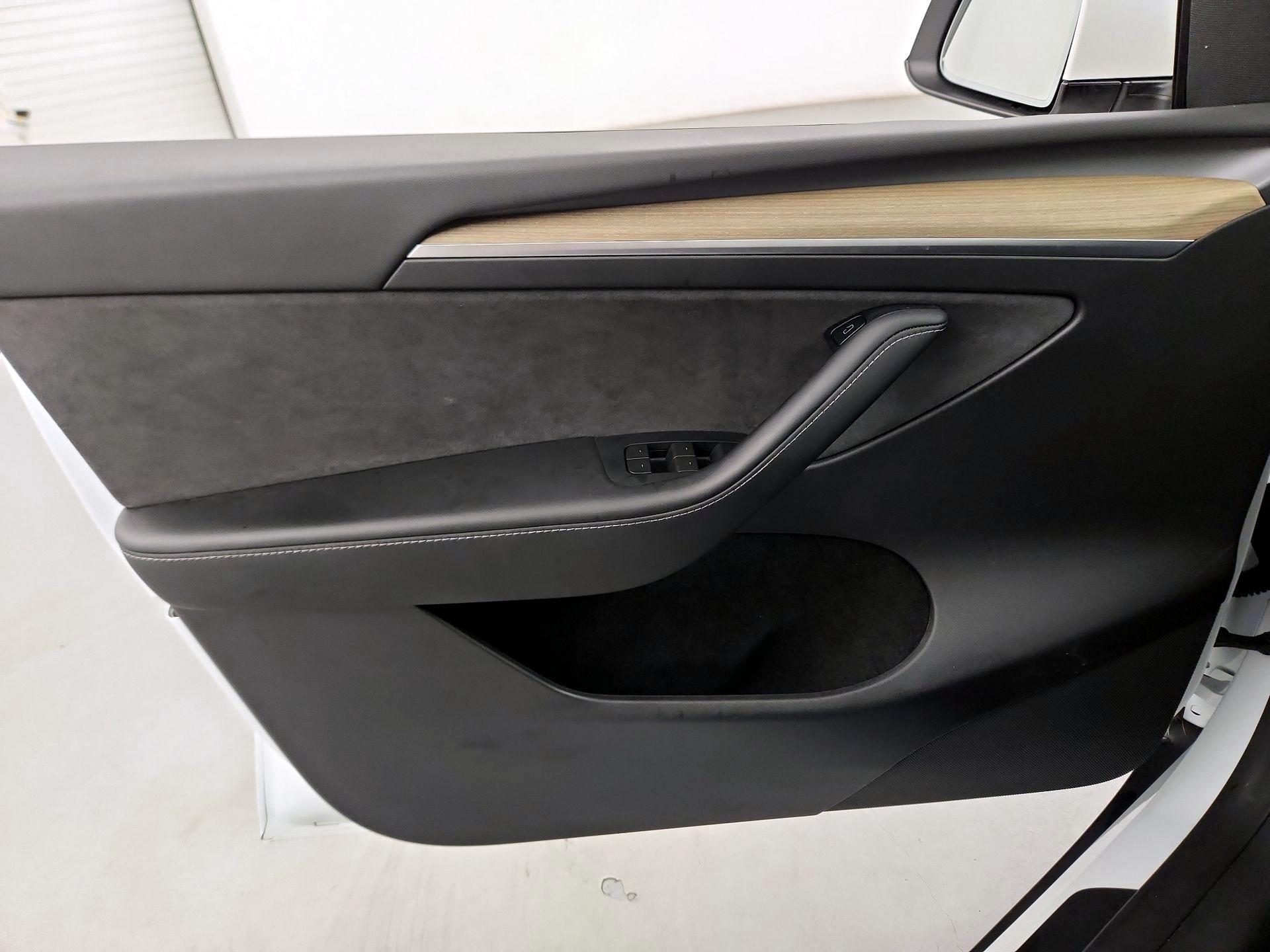 Thumbnail: 2023 Tesla Model Y - 12