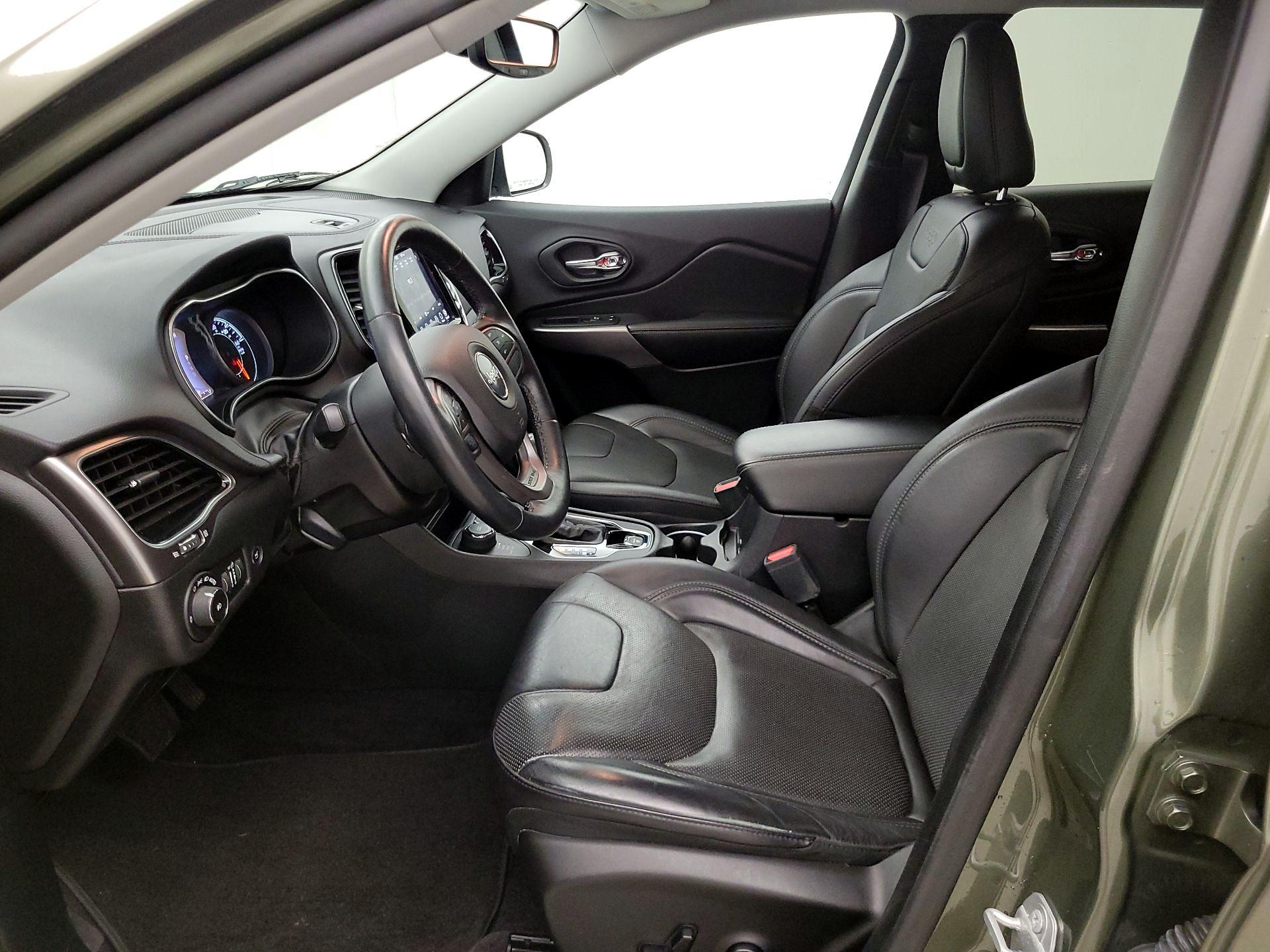 Thumbnail: 2019 Jeep Cherokee - 11