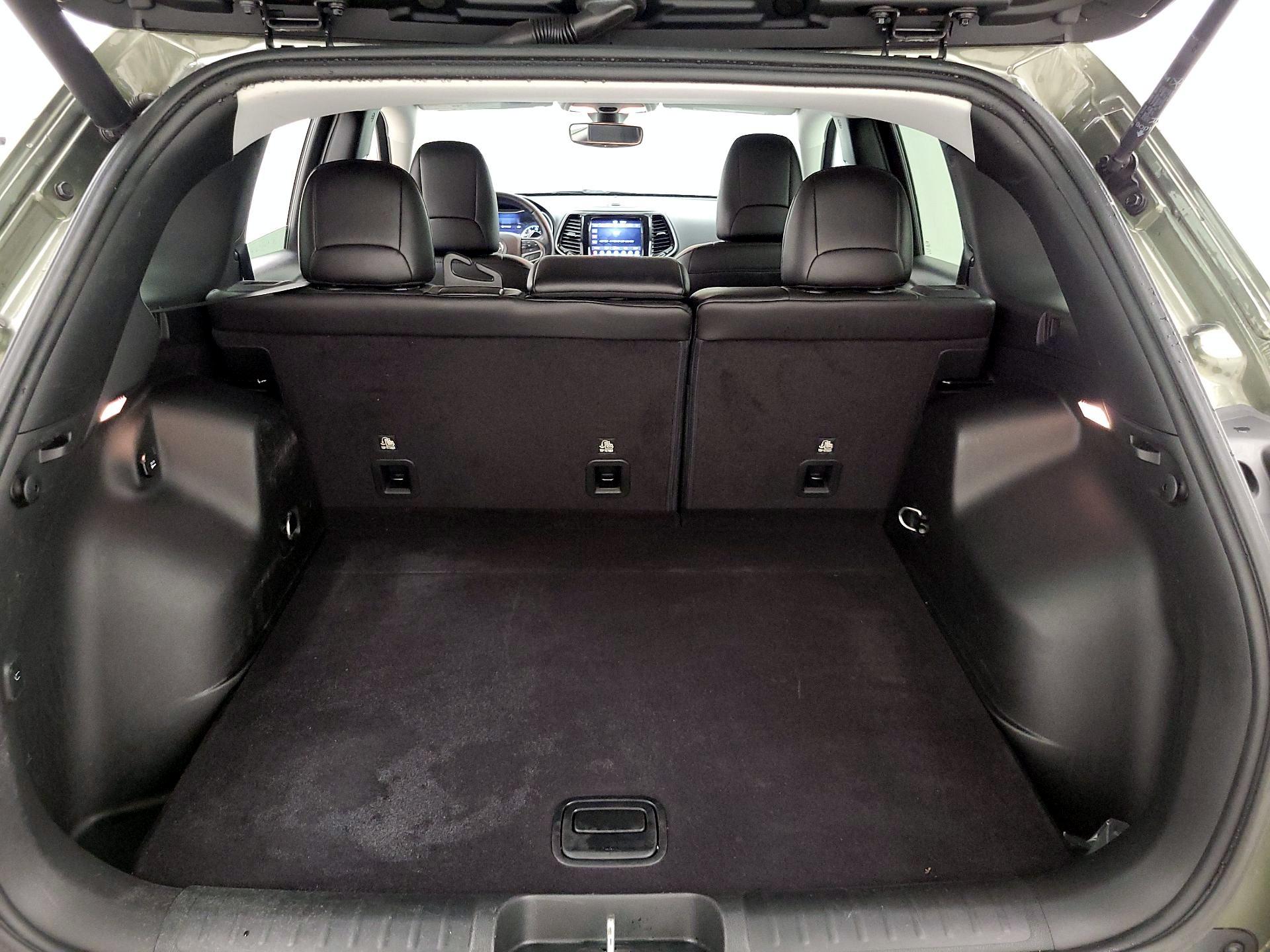 Thumbnail: 2019 Jeep Cherokee - 20