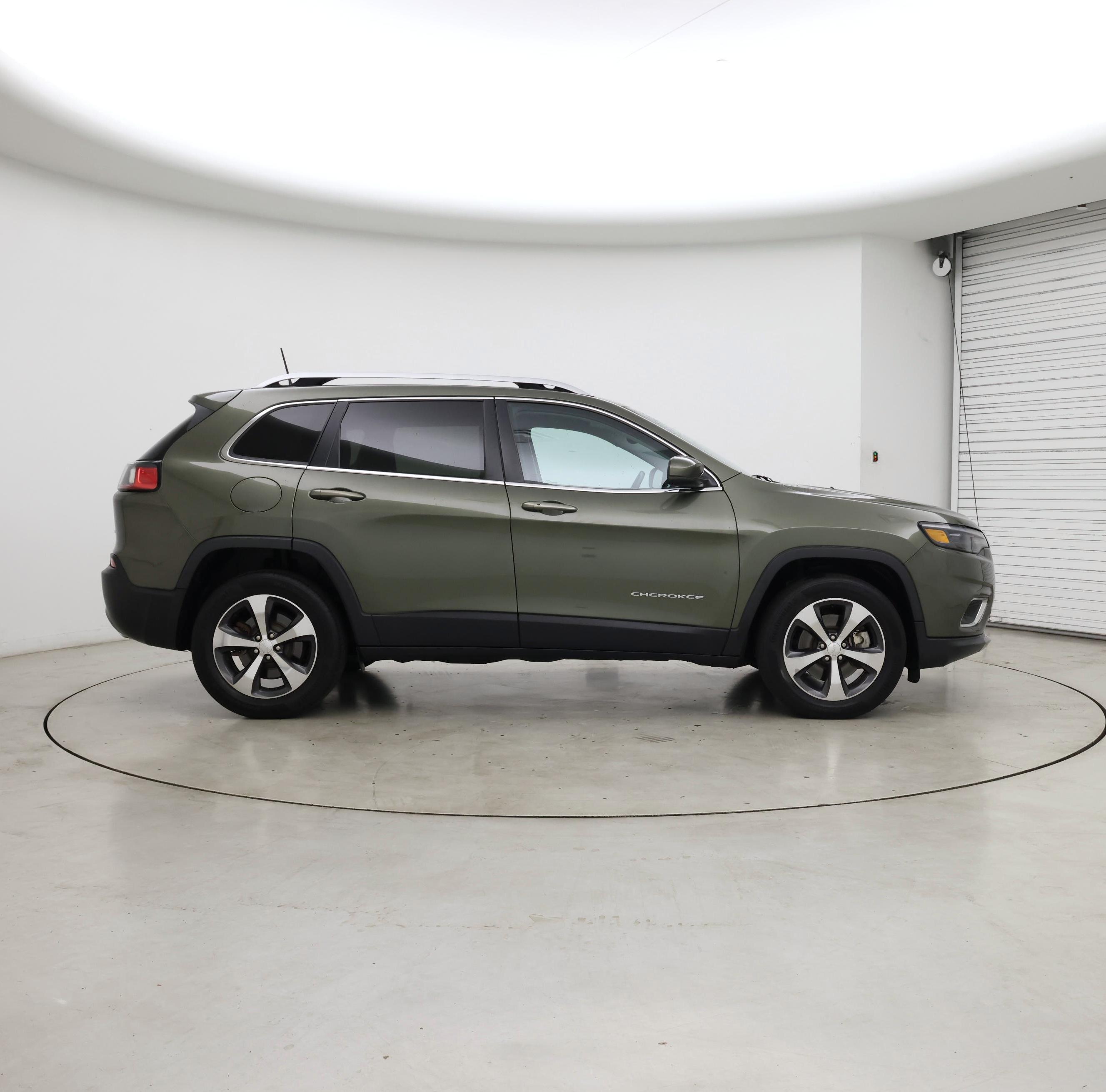 Thumbnail: 2019 Jeep Cherokee - 7