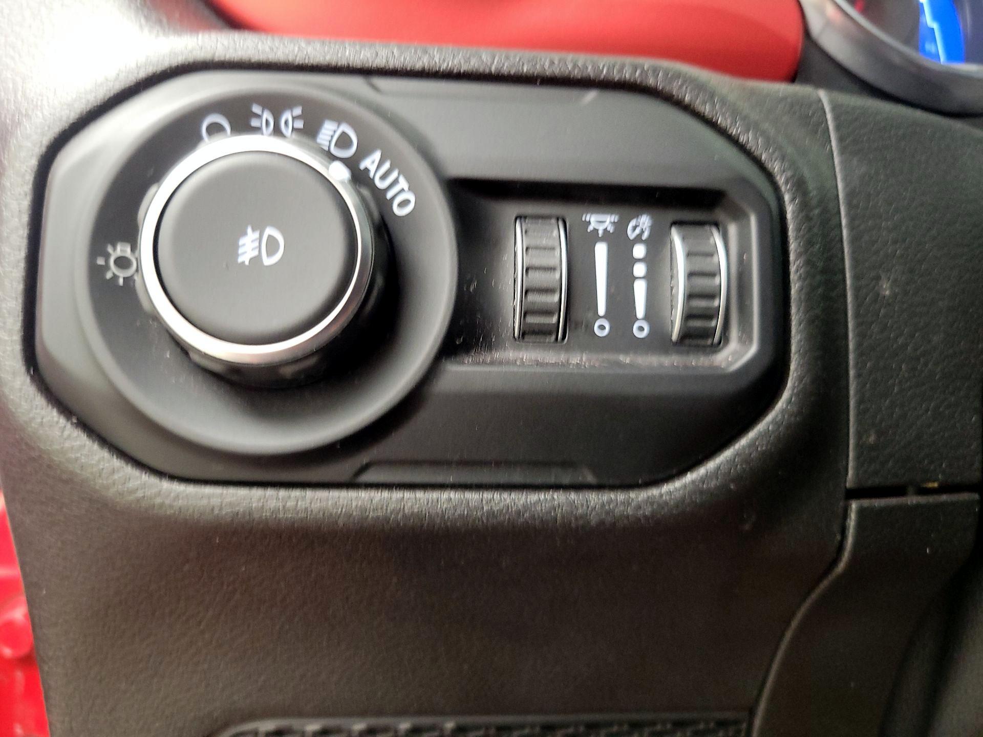 Thumbnail: 2019 Jeep Wrangler - 13