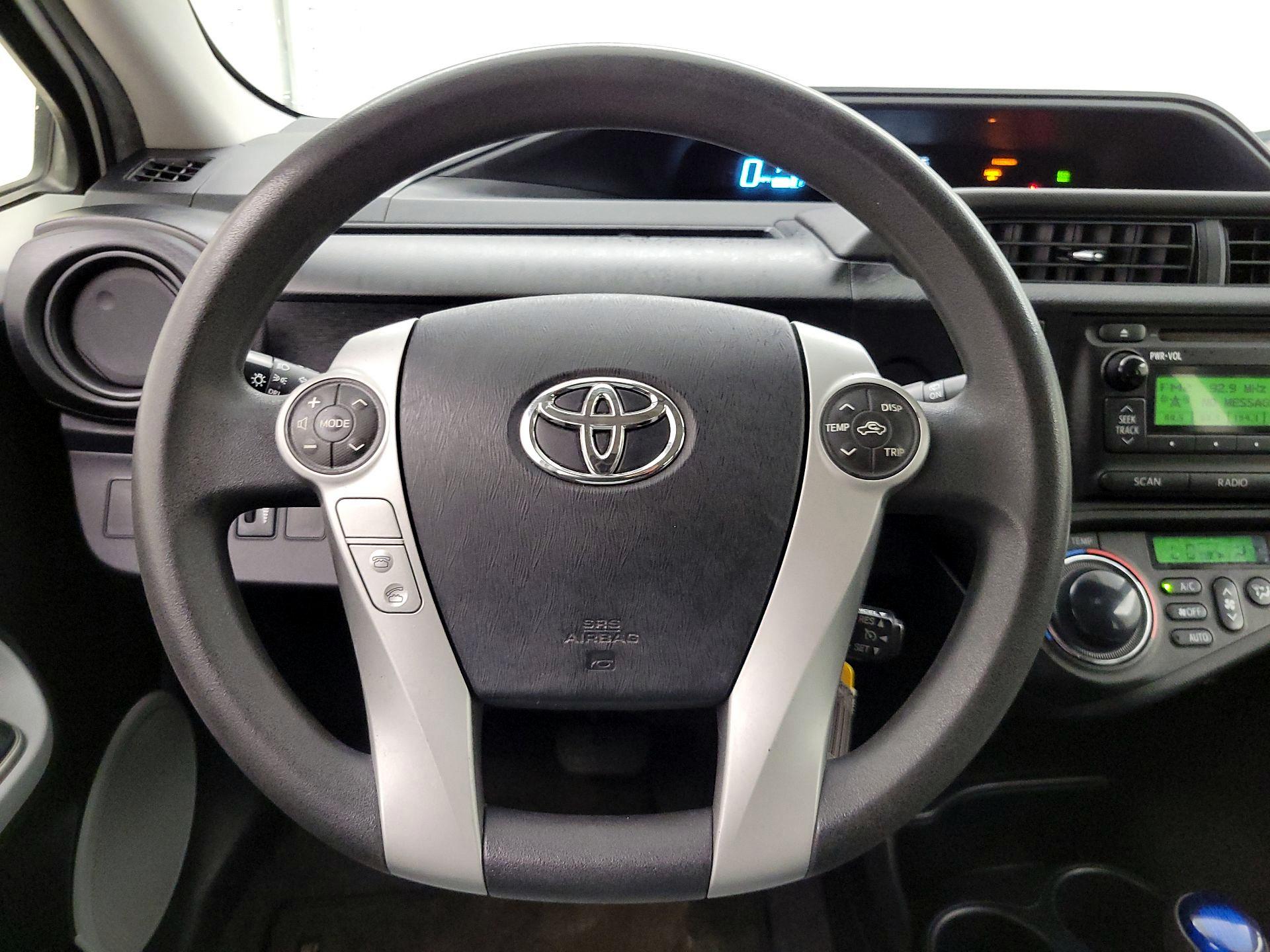 Thumbnail: 2014 Toyota Prius c - 10