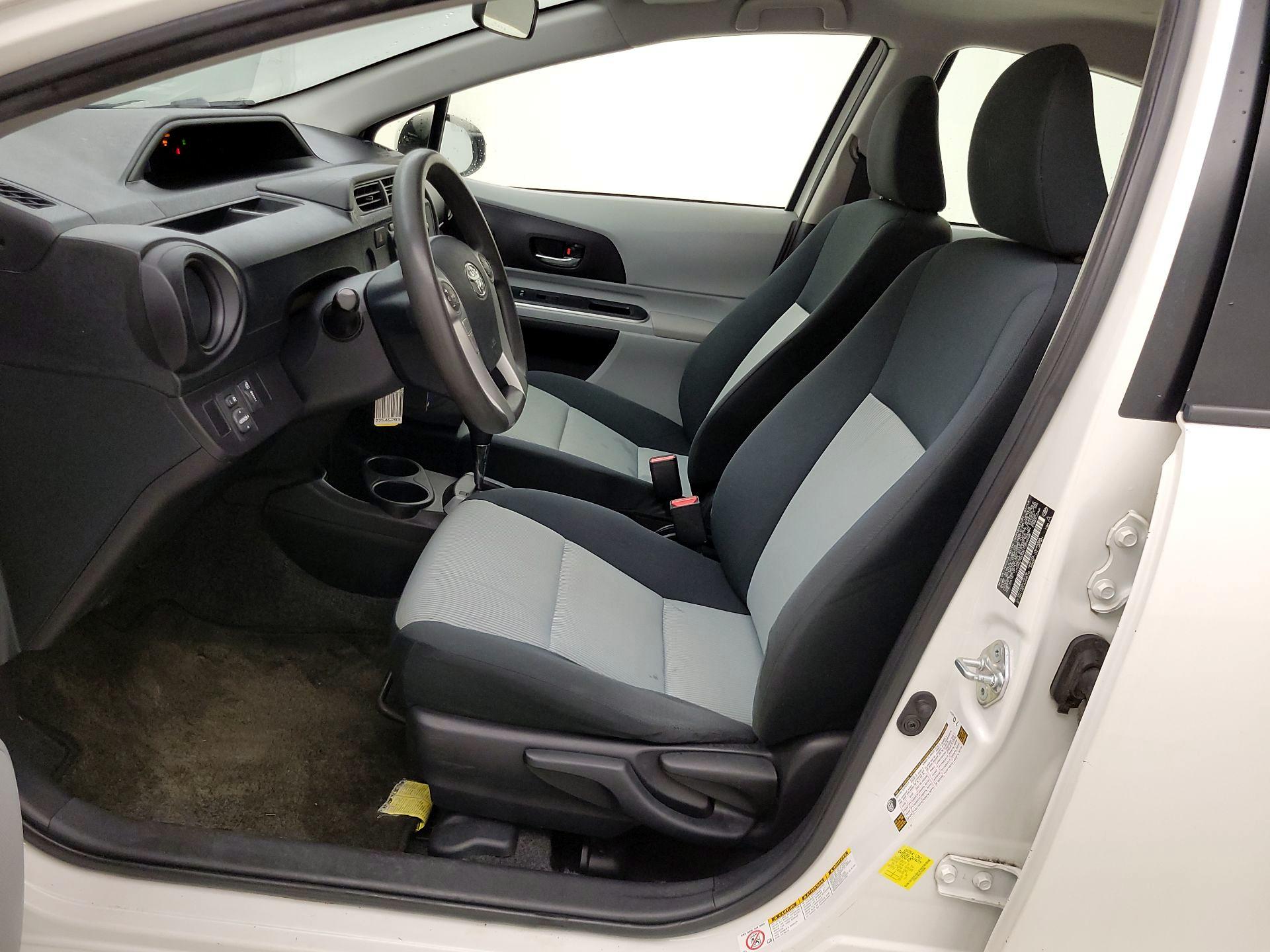 Thumbnail: 2014 Toyota Prius c - 11