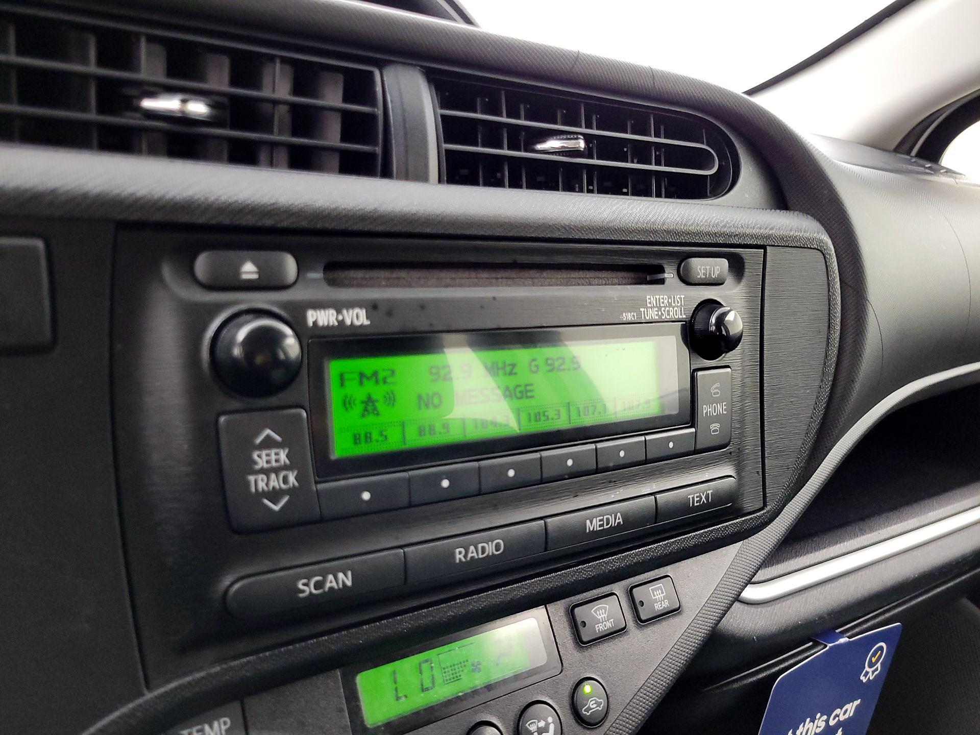 Thumbnail: 2014 Toyota Prius c - 14