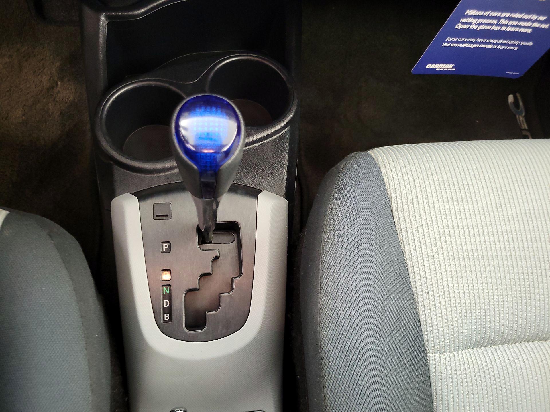 Thumbnail: 2014 Toyota Prius c - 16