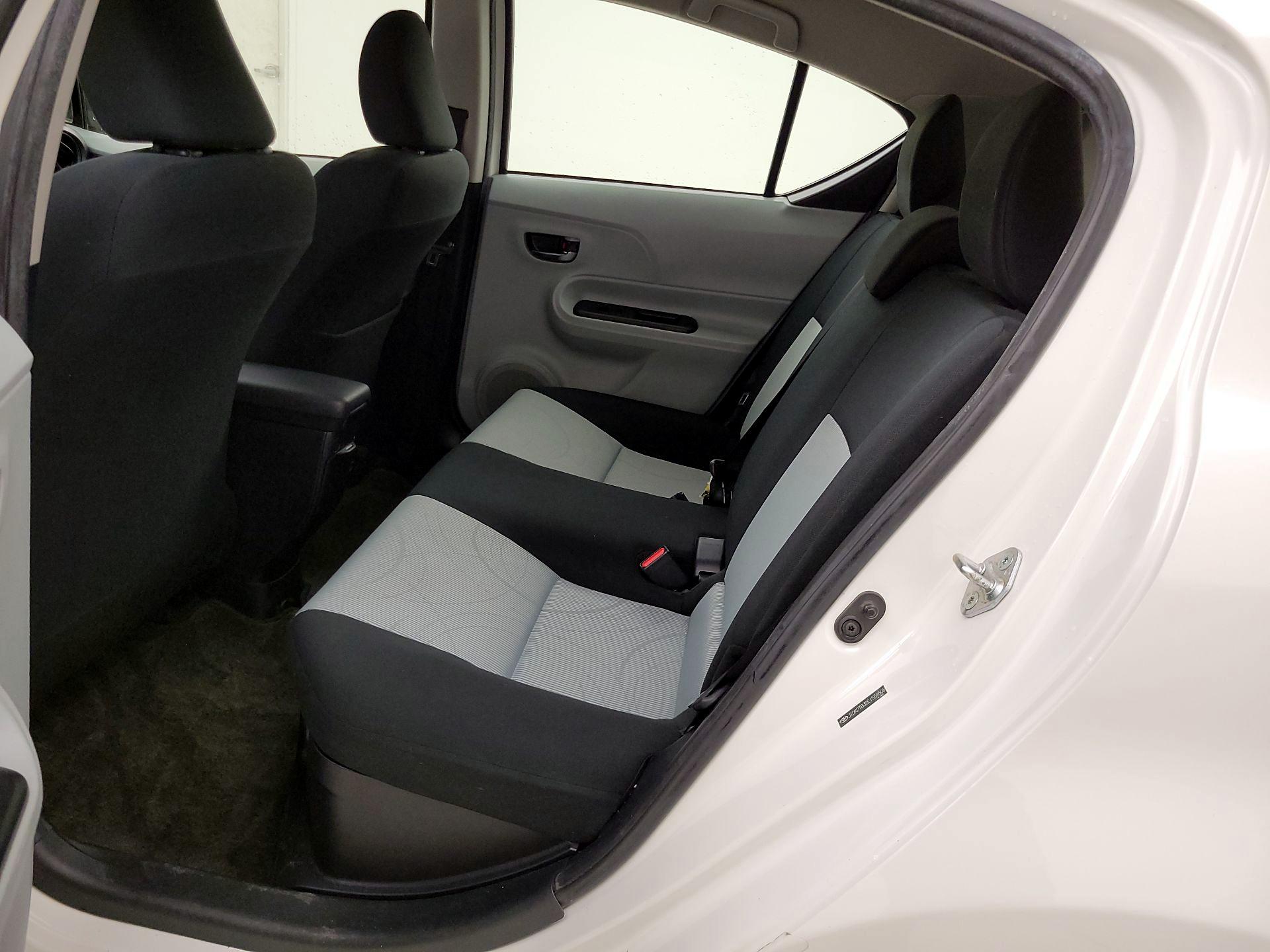 Thumbnail: 2014 Toyota Prius c - 18