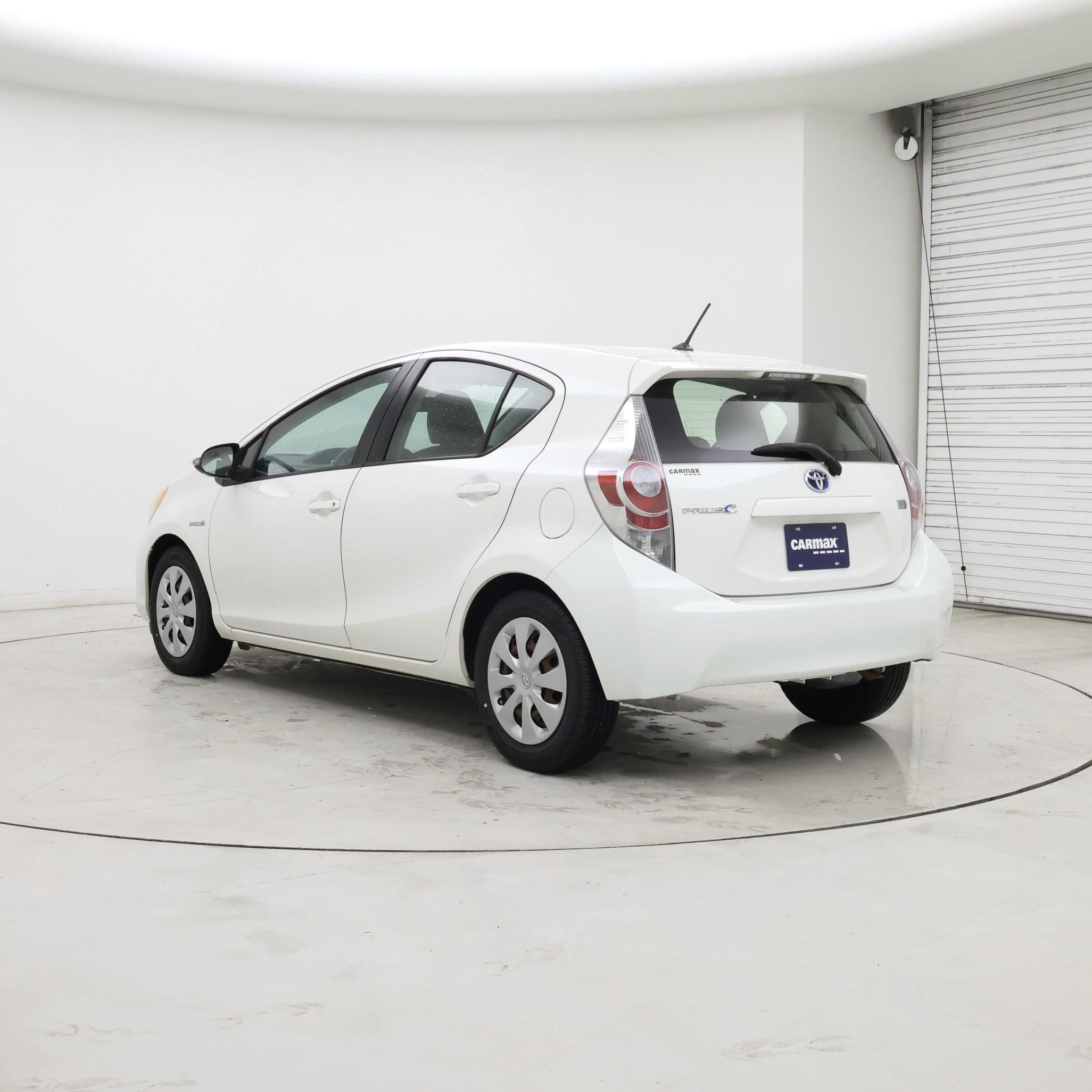 Thumbnail: 2014 Toyota Prius c - 2